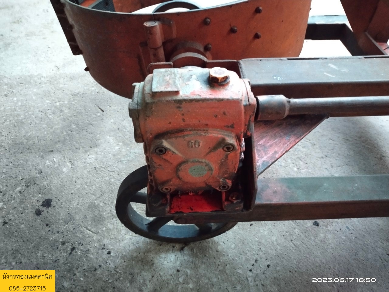 รถยกของ ขนาดเส้นผ่าศูนย์กลางวงกลม(ถัง) 60 ซม. ยกสูง 200 ซ.ม. มีพวงมาลัยและเกียร์ทด