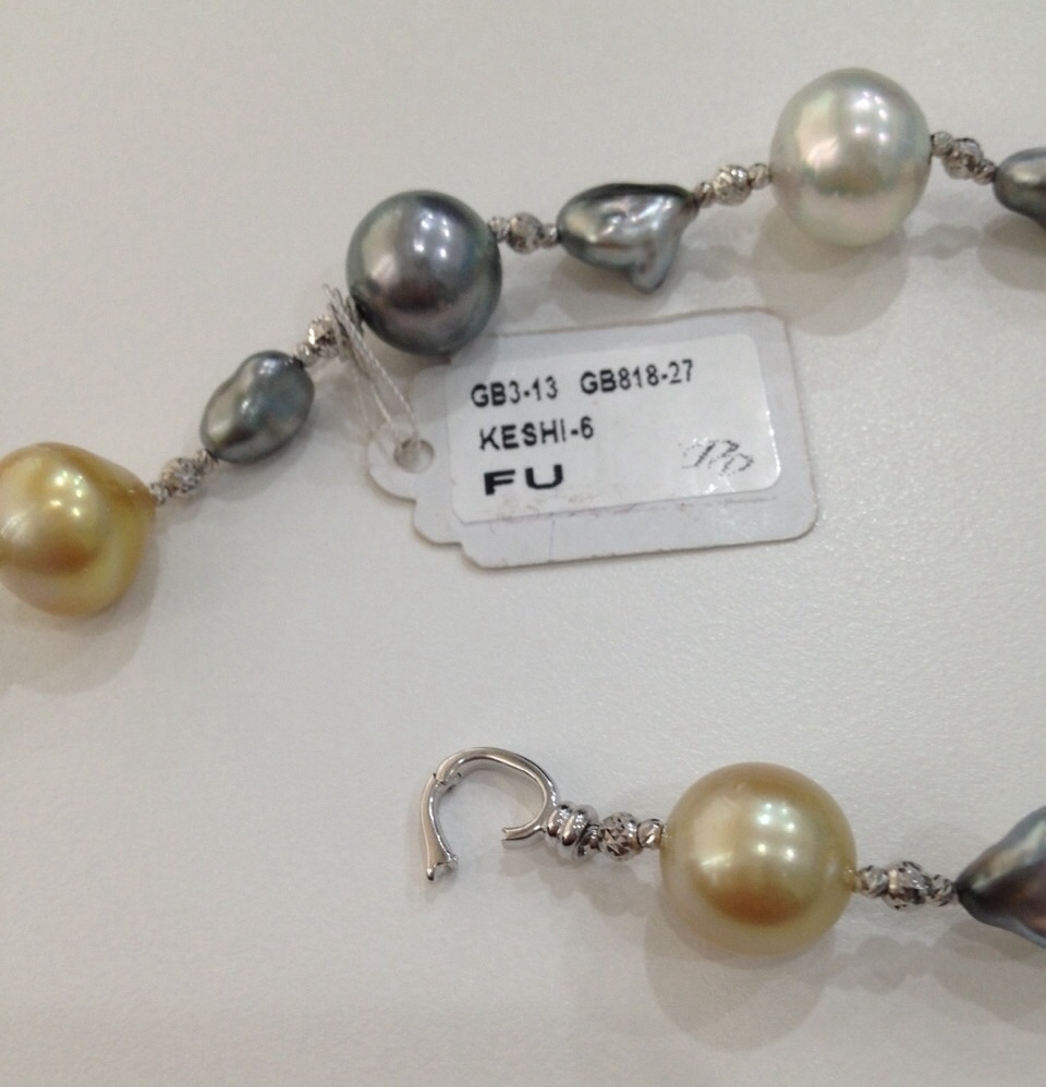 สร้อยข้อมือไข่มุก south sea 11-12.7 มิล ร้อยสลับกับเม็ดทองขาว 18k มุกคละสี