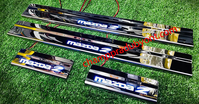 ชายบันไดสแตนเลสมีไฟ MAZDA 2 15-16 แสงสีฟ้า