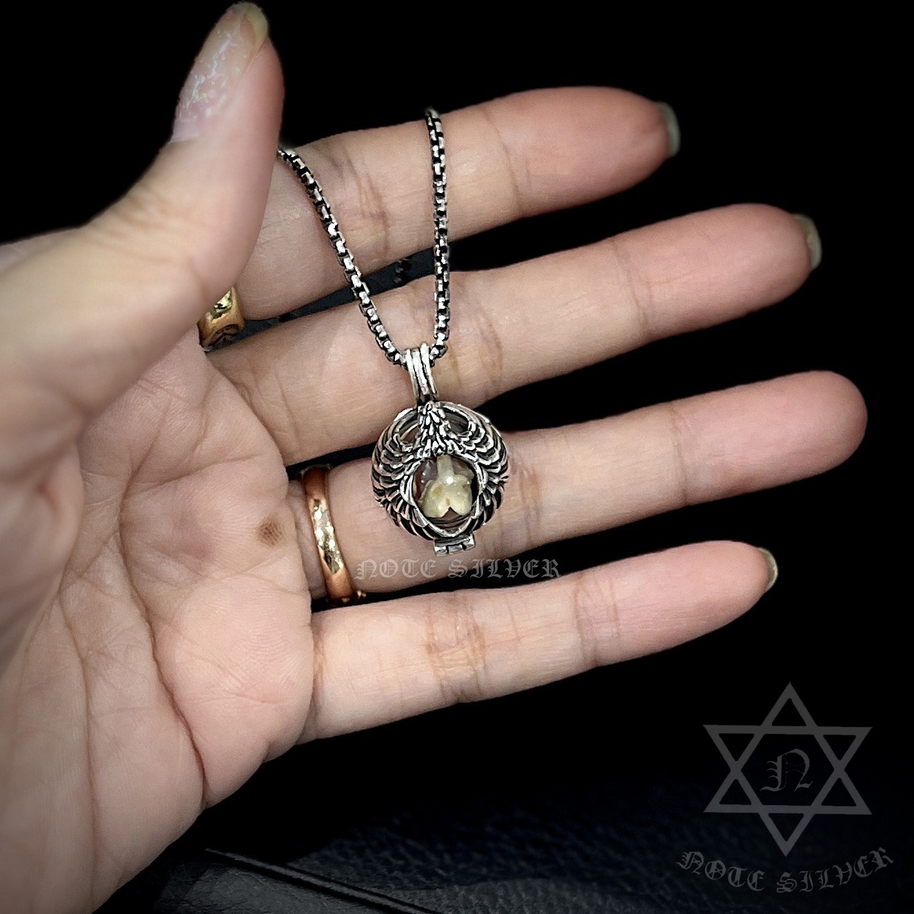 เลี่ยมกันน้ำ ฟันน้องหมา และจับเข้ากระเช้าเงินแท้ Sterling Silver 925 NSSV3449