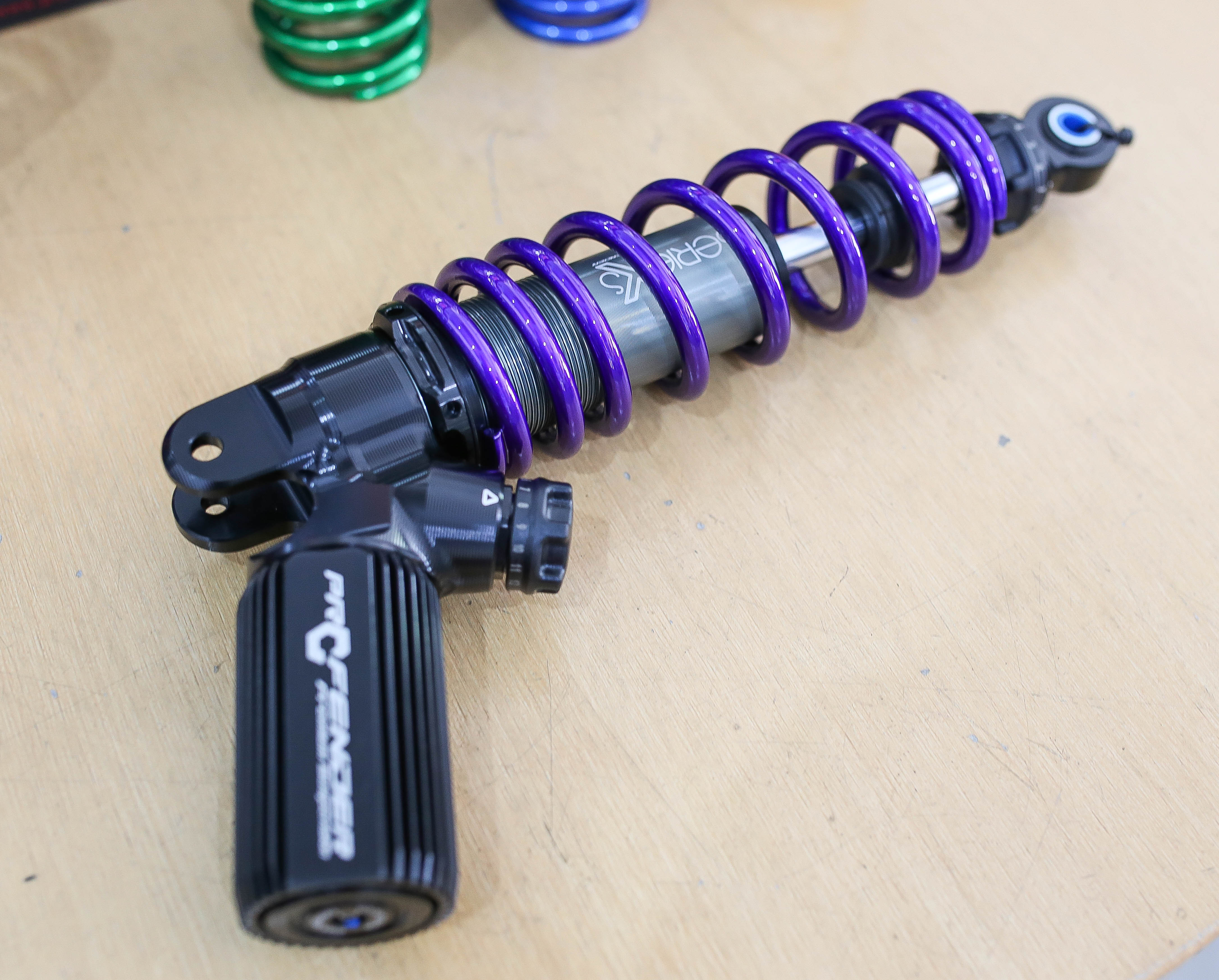 โช๊คสีสปริง profender สีพาวเดอร์โค๊ด โปรโมชั่น ลูกค้าซื้อโช๊คจากทางร้าน ซื้อสปริงสีเพิมเงิน300เท่านั้นครับ