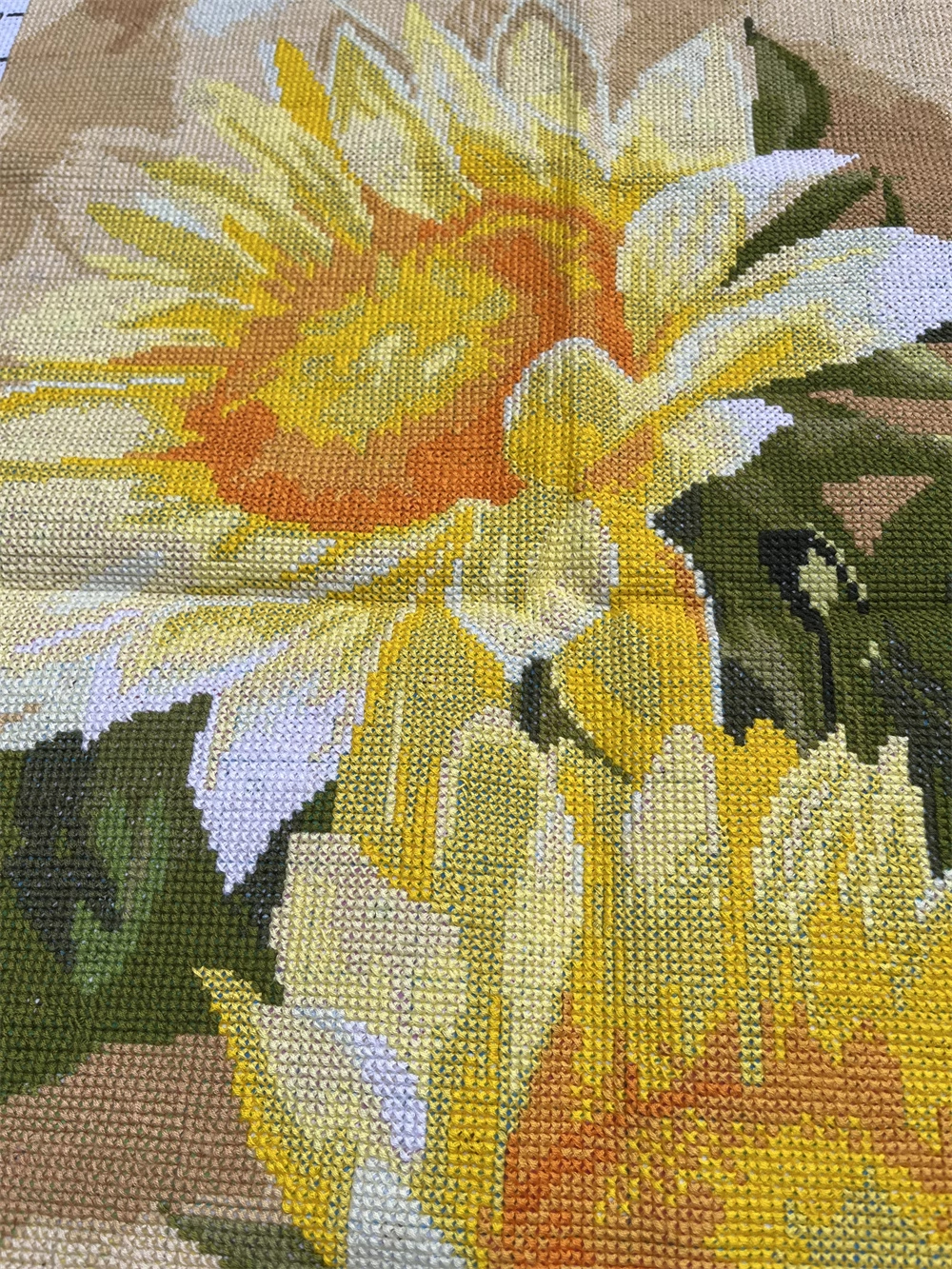 sunflower-1001 *พร้อมส่ง* ชุดปักครอสติช ลายทานตะวัน (ปักเต็มผืนผ้า ไม่มีเดินเส้น ผ้า11CTพิมพ์ลาย ปัก 3 เส้นเล็ก) ขนาด 50*65 ซม.ผ้าครอสติช 11CTพิมพ์ลายปักบนผ้า ไหมคอตตอน 20 สี ผังลาย เข็ม