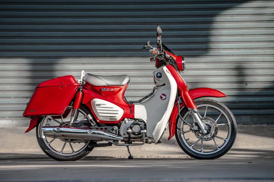 กระเป๋าซ้ายขวา AsurA HONDA C125 มีสีตามตัวรถราคา7900