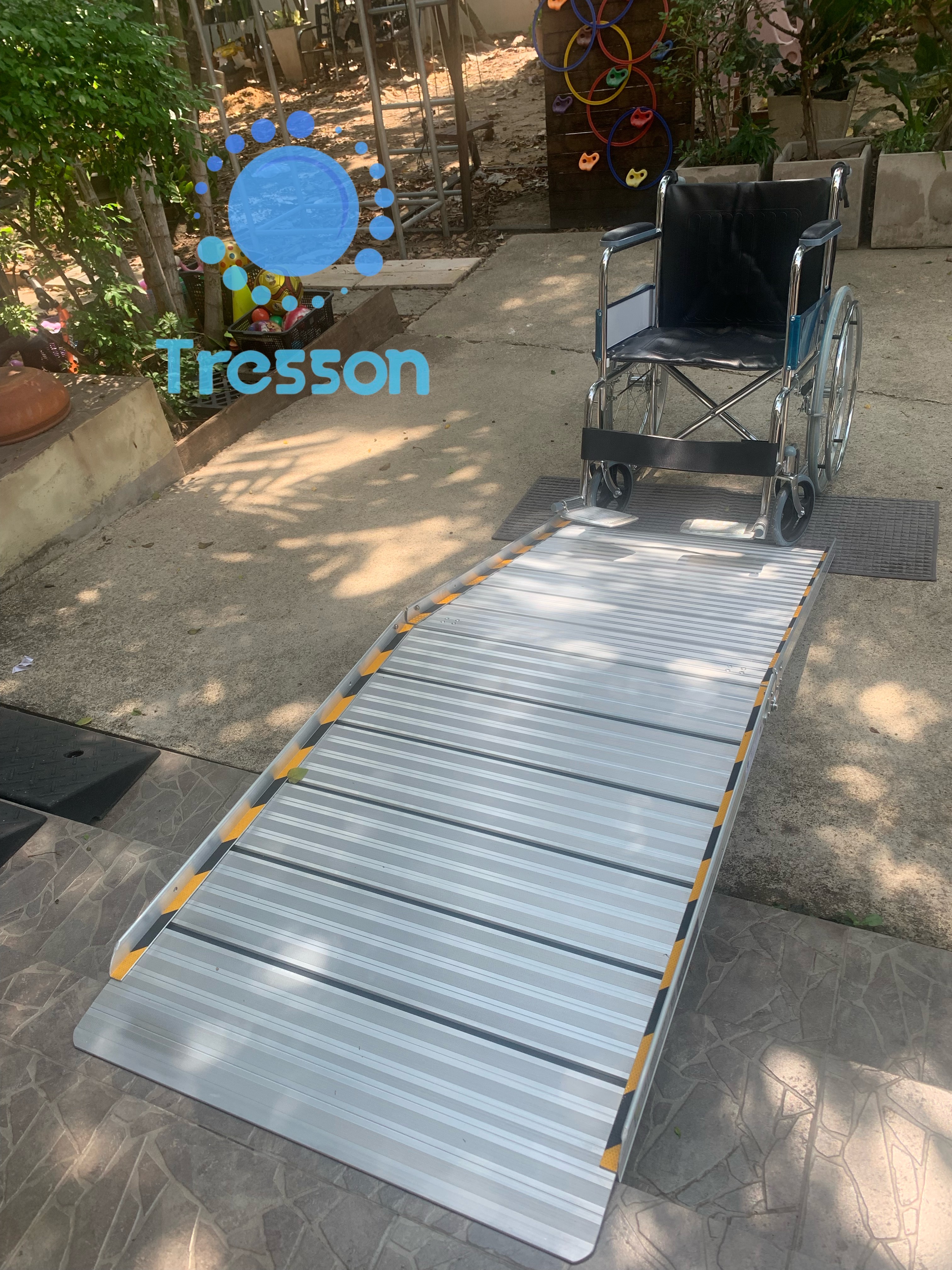 ทางลาดรถเข็นอลูมิเนียมยาวพิเศษ198ซม (198x75x5.5cm) มีขาตั้ง แบบพกพาได้ พับครึ่งขึ้น-ลง หนัก17 kg รับนน.สูงสุด300kg.** มีของพร้อมส่ง - Aluminium Rp 198x75x5.5cm.นน.17 kg