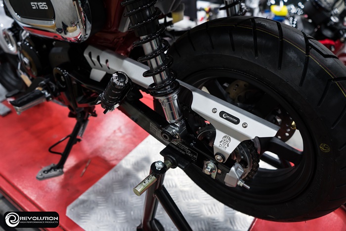 บังโซ่ Revolution Dax125/St125 อลูมิเนียม สีแดง เงิน ดำ ราคา1500