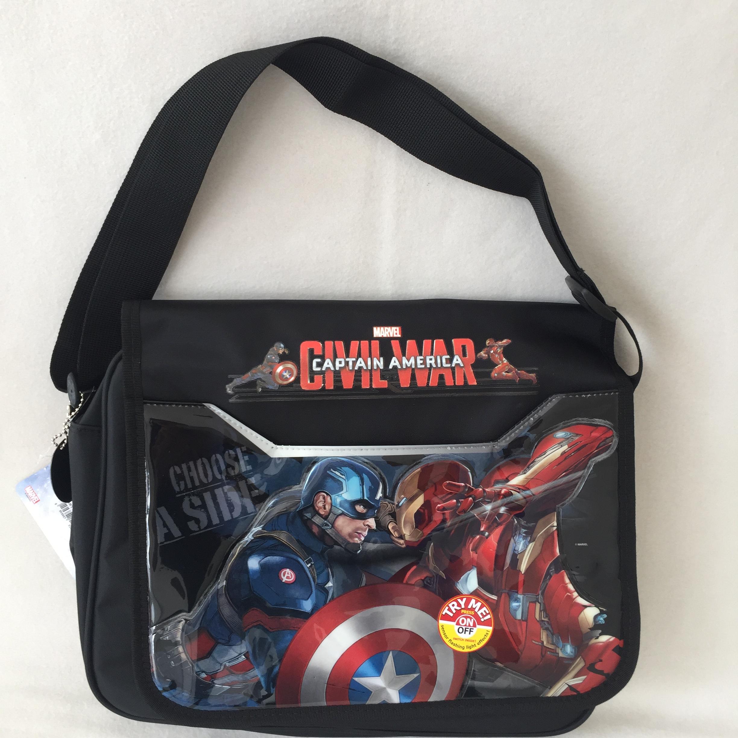 Marvel กระเป๋าสะพายข้าง กระเป๋านักเรียน กระเป๋าใส่หนังสือ มาร์เวล กับตัน อเมริกา ซีวิ่ล วอร์ Marvel Captain America Civil Wars Shoulder Bag Messenger Bag ดำ