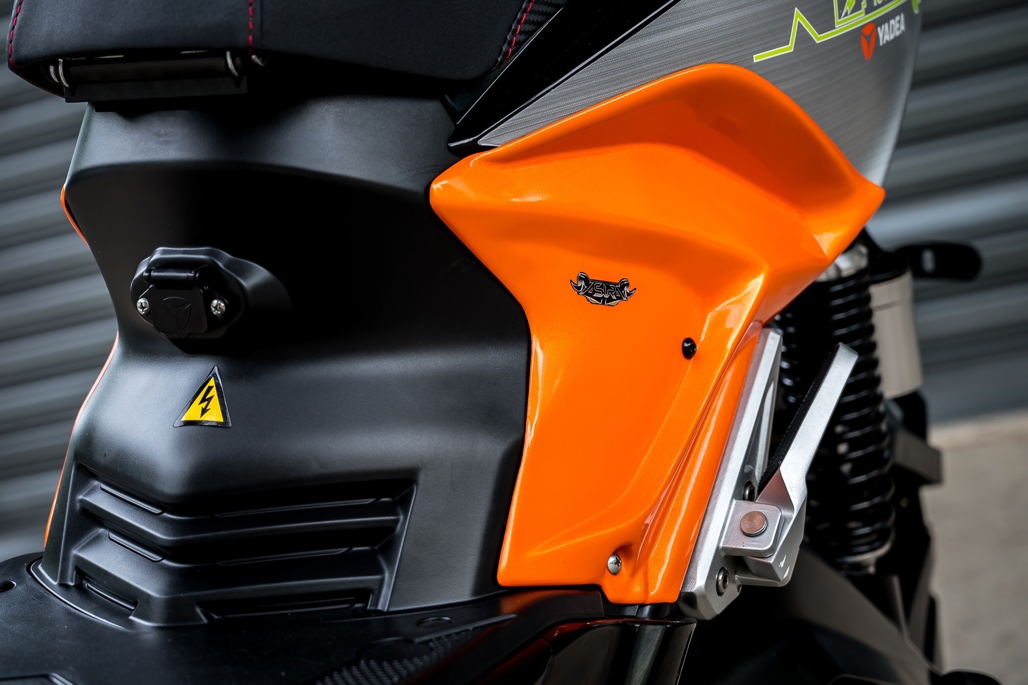 ชุดแต่งมอเตอร์ไซด์ไฟฟ้าAJ Z3 1.ชิวหน้า Windshield Z3 890฿ 2.ครอบ อกซ้าย/ขวา Front cover side fairing Z3 1700฿ 3.ครอบเฟรม Chassis cowl Z3 1350฿ 4.ครอบบังโคลนหน้า Front fender cover Z3 1400 5.ครอบแฟริ่งข้าง Under cover side fairing Z3 1400฿ 6.ครอบมือจับท้าย