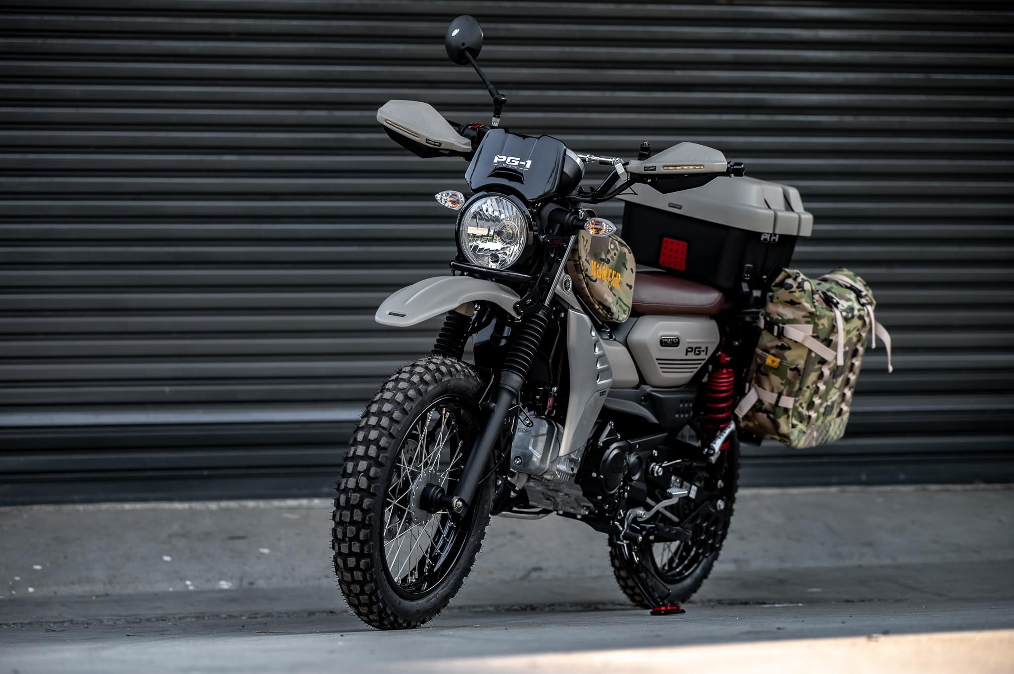 PG-1 1.) ครอบไฟหน้า Headlight cover. 1,590฿ 2.) ครอบไฟเบรค Rear brake light cover. 1,290฿ 3.) ชิวหน้า V1 Headbrand Windshield V1 1,590฿ 4.) กาบ อกบังหัวฉีด Side fairing cover. 1990฿ 5.) กันลาย V1 Mid frame protector. 1990฿ 6.) ชุดบังโคลนหน้าScrambler Full