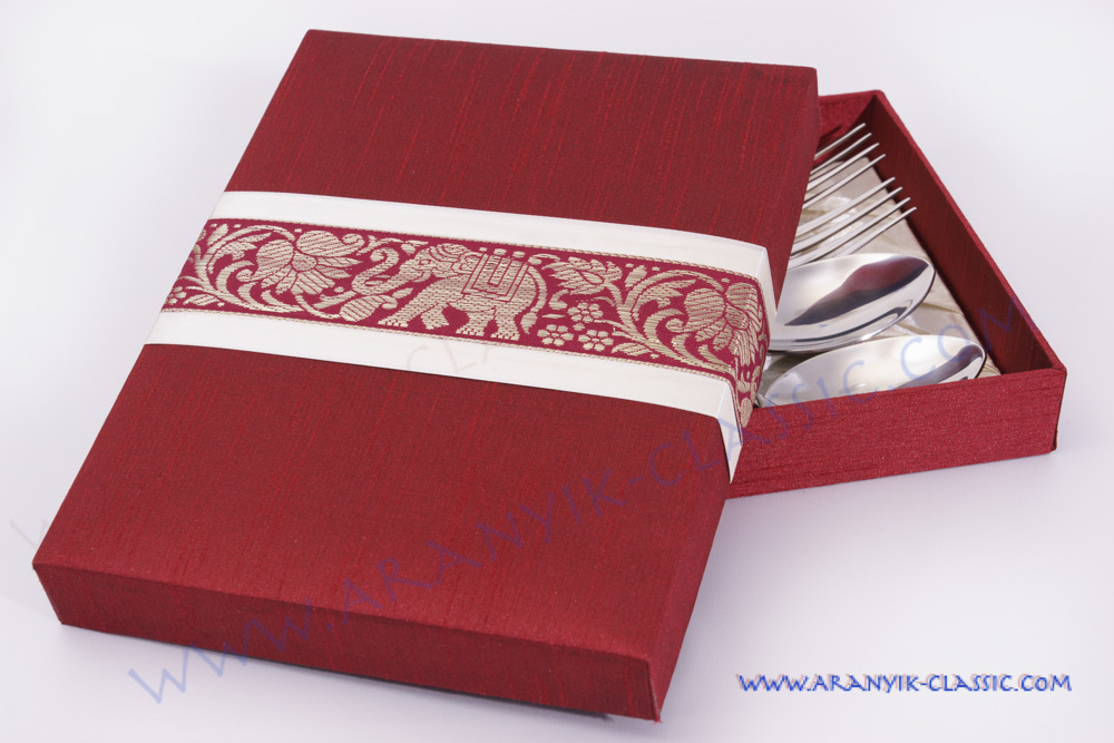 ของขวัญให้ต่างชาติ ช้อนส้อมพร้อมกล่อง อรัญญิกคลาสสิค 4 ชิ้น