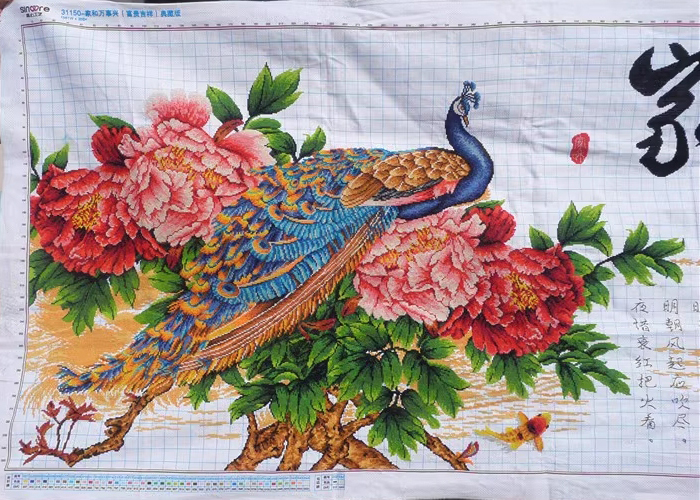 peacock-1118 *สินค้าหมด* ชุดปักครอสติช ลายนกยูงคู่ในสวนโบตั๋น (ผ้า11CTพิมพ์ลาย ปัก 3 เส้นเล็ก) ขนาด 128*47 ซม.ผ้าครอสติช 11CTพิมพ์ลายปักบนผ้า+ไหมคอตตอน 40 สี+ผังลาย+เข็ม