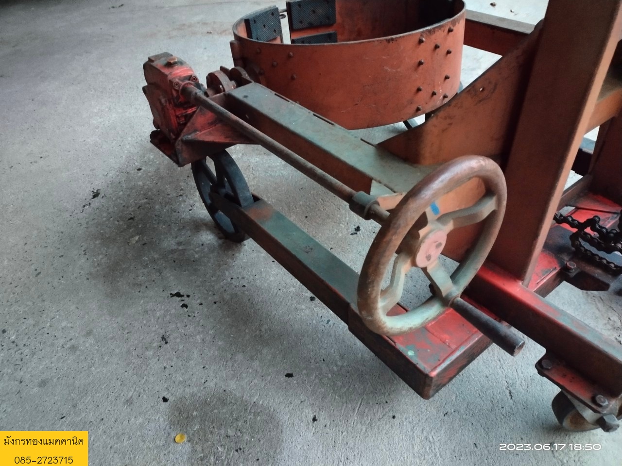รถยกของ ขนาดเส้นผ่าศูนย์กลางวงกลม(ถัง) 60 ซม. ยกสูง 200 ซ.ม. มีพวงมาลัยและเกียร์ทด