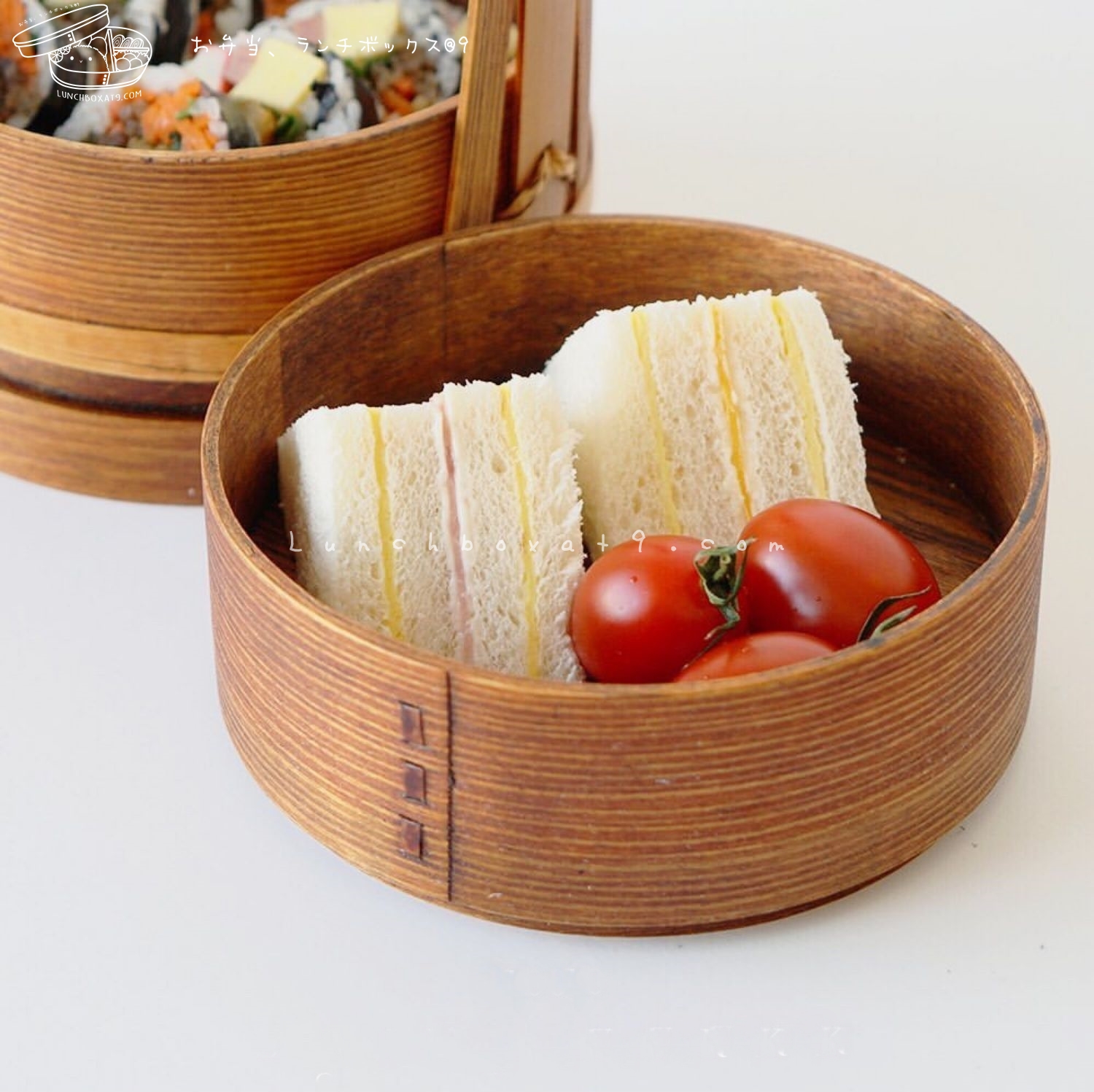Round 2 stages Lacquered hand baskets bento box กล่องข้าวปิ่นโตญี่ปุ่นทรงกลมแบบมีมือจับ สีไม้เข้ม