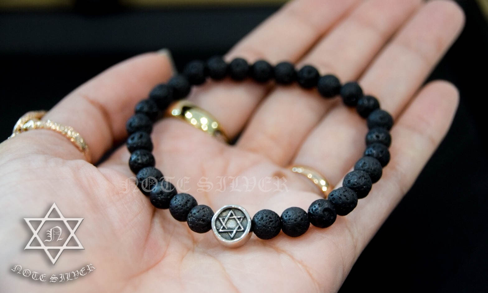 สร้อยข้อมือหินลาวา แต่งด้วยหมุดเงินแท้ลายดาวหกแฉก Lava & Star of David Sterling Silver 925 NSSV2036