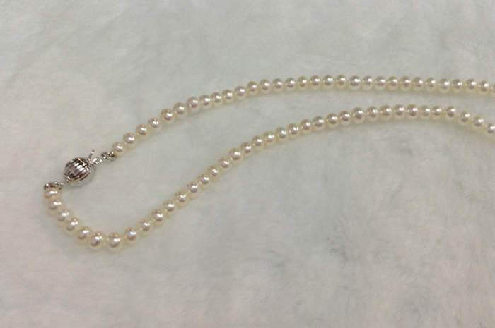 สร้อยคอไข่มุกแท้ร้อยกับจี้ ดีไซเก๋