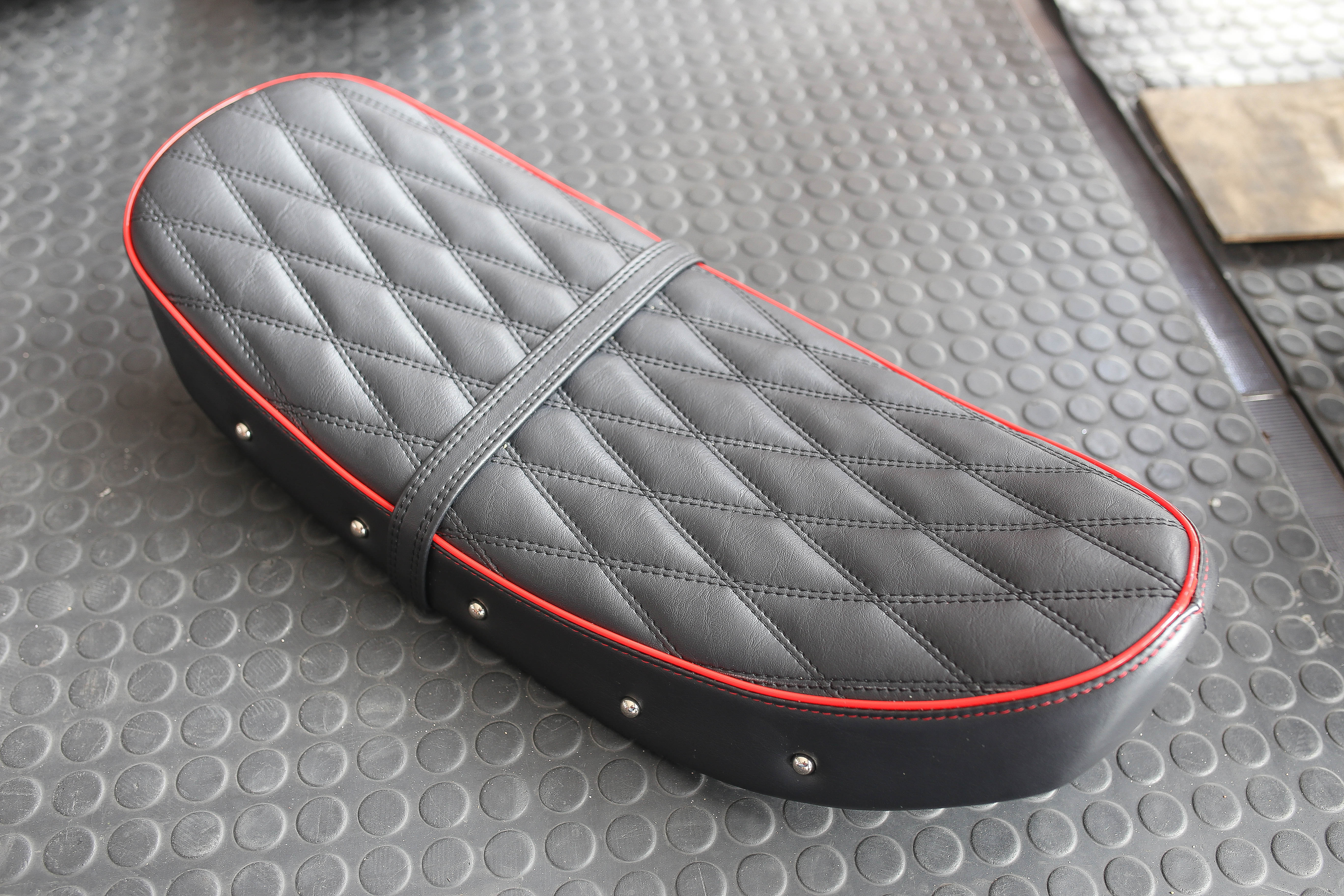 สินค้าใหม่ เบาะ DAX125 หน่อยวัดด่าน มี5สี13ลาย โครงเทียม สวยเข้ารูป