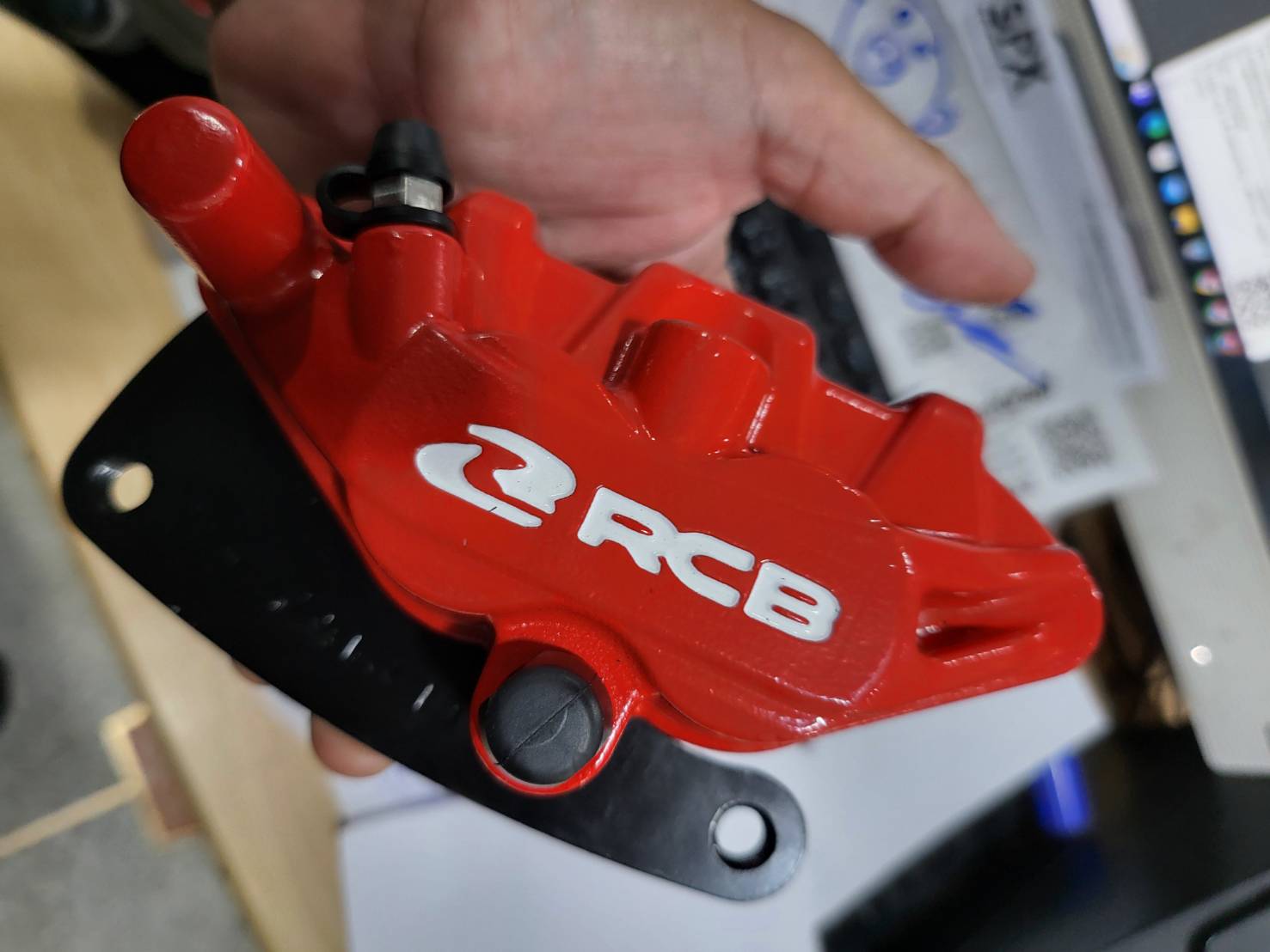 ปั้มล่าง RACINGBOY ขาจับ ใส่จานเดิม GIORNO+รุ่น ABS CLICK 125-150 160ตัวไม่มีABS ราคา1300 มีสีแดง เงิน เทา ดำ