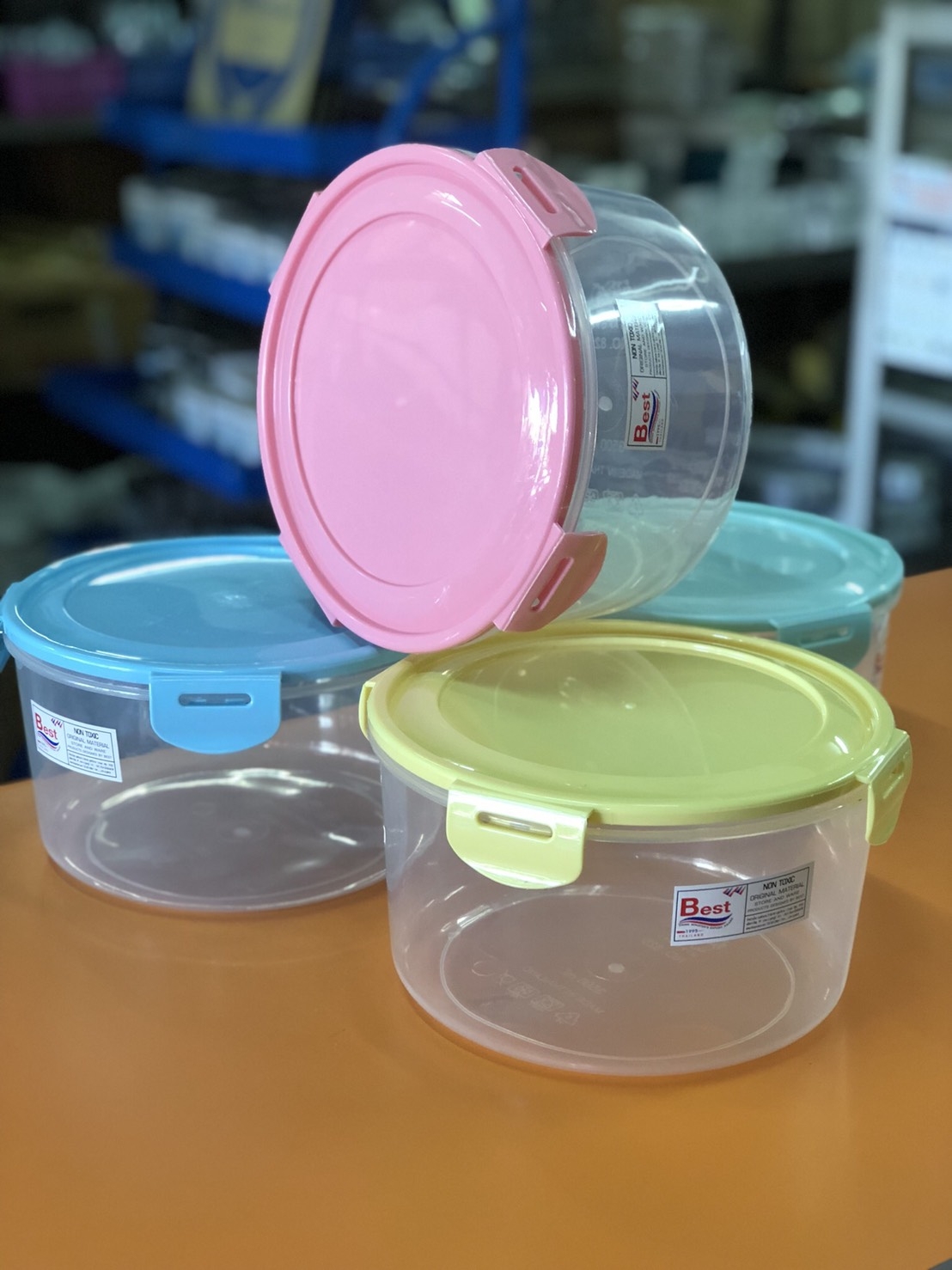 กล่องล็อคกลม 825 ฝาสี (HIPPO) 18.5*12 cm