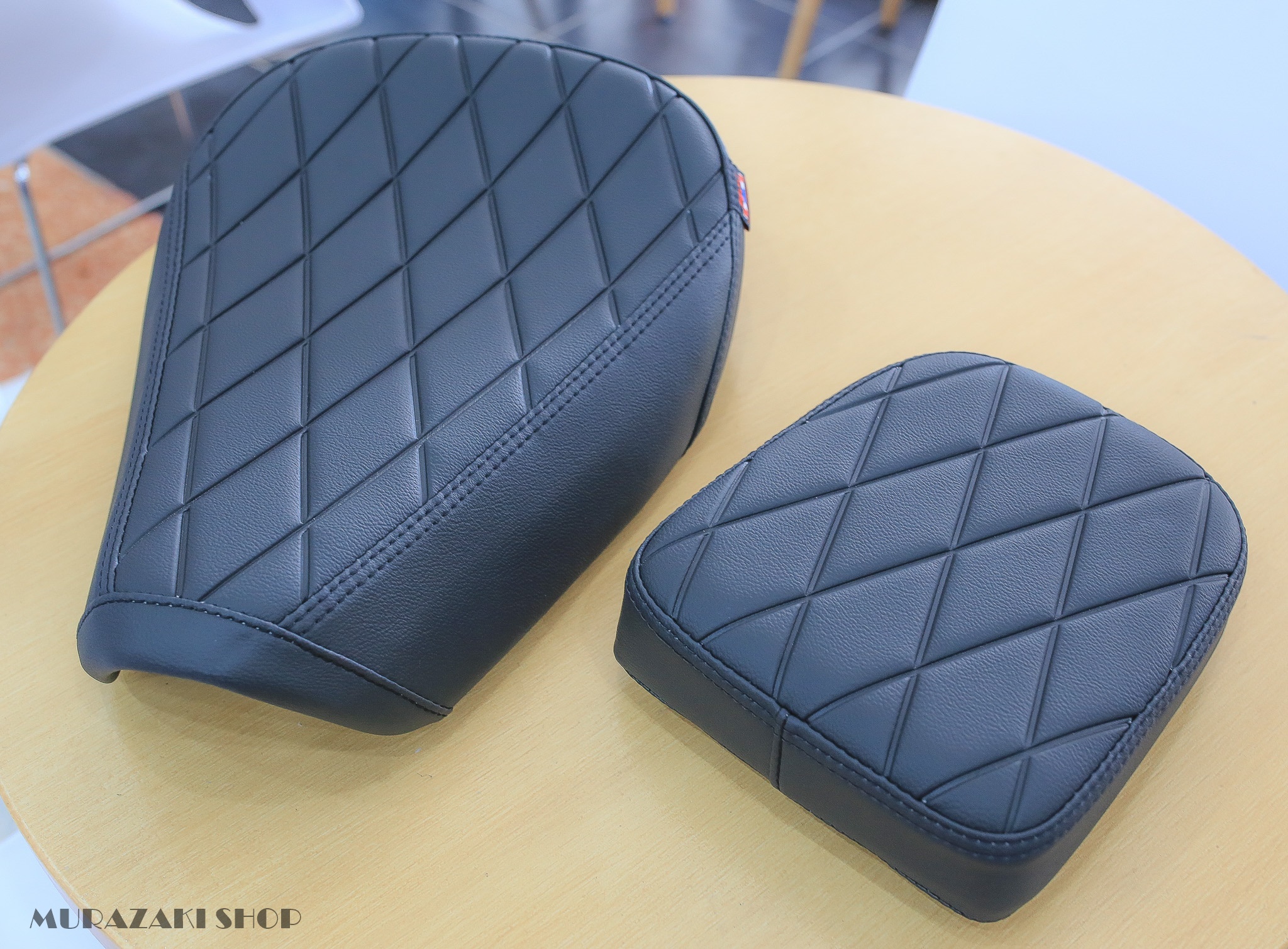 เบาะหน้าหลัง HONDA C125 หน่อยวัดด่าน มี2ลาย สีแดง ดำ น้ำตาล ชุดละ3500 ซื้อแยกหน้า2000หลัง1500ครับ