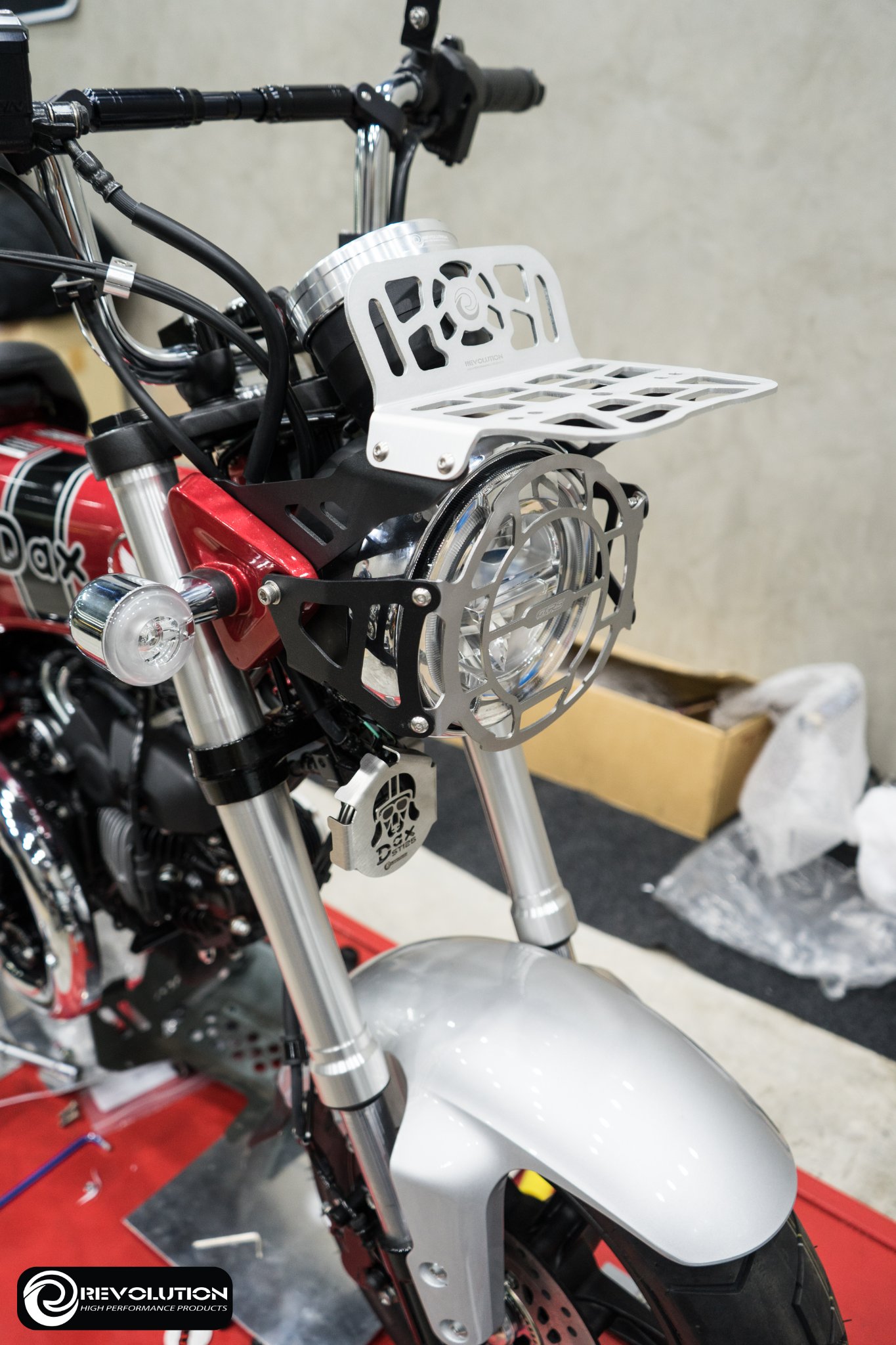 ตะแกรงบนไฟหน้า (อลูมิเนียมขาเหล็ก) REVOLUTION V2 ST-125DAX/MONKEY-125 (4-5 เกียร์)