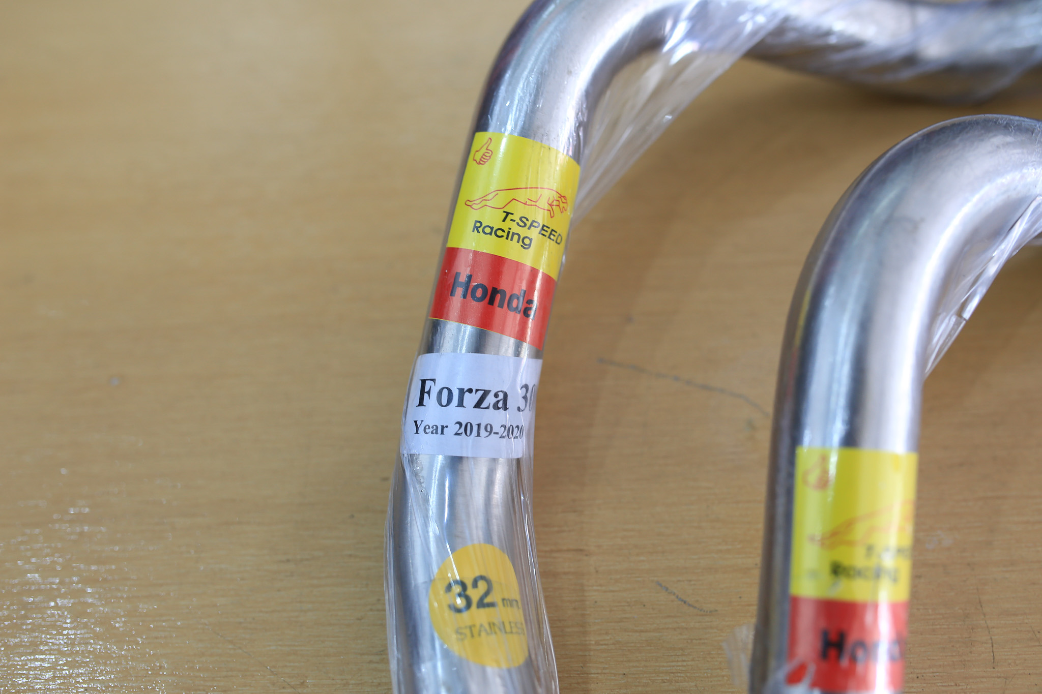 คอท่อ Honda FORZA 350 🔩 Stainless steel แท้ เกรด 304 หนา: 1.2 มิลลิเมตร มีขนาดให้เลือก: Size 32 m.m. สั้น ราคา 700 บาท Size 32 m.m. ยาวกรวย+เซนเซอร์ ราคา 800 บาท