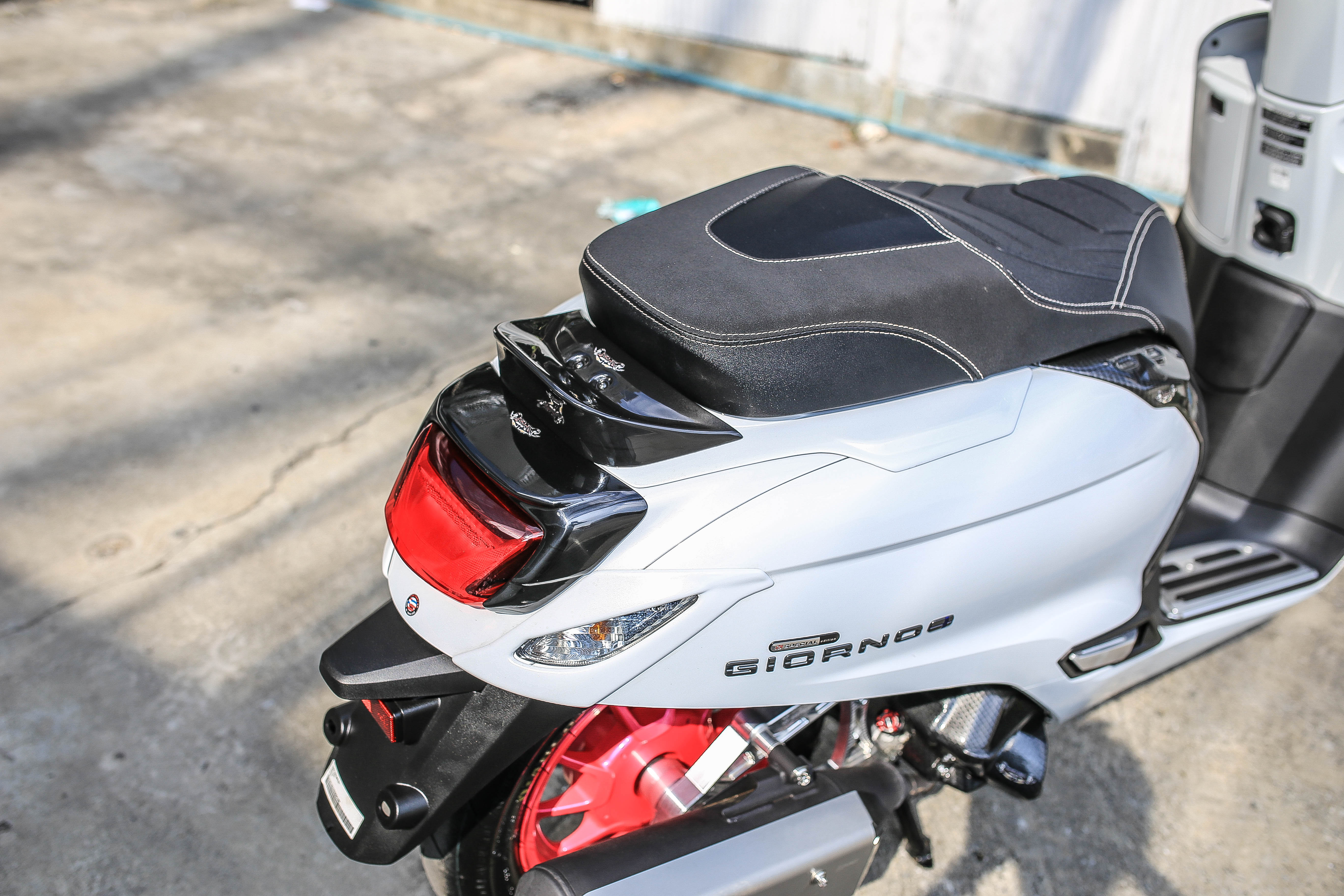 Giorno+ ตัวปิดรูมือจับท้าย (ไม่มีสปอยเลอร์ ) Rear hole cover 1500฿ ชุดตัวปิดรูมือจับท้าย พร้อมสปอยเลอร์ Rear hole cover with spoiler 2100฿