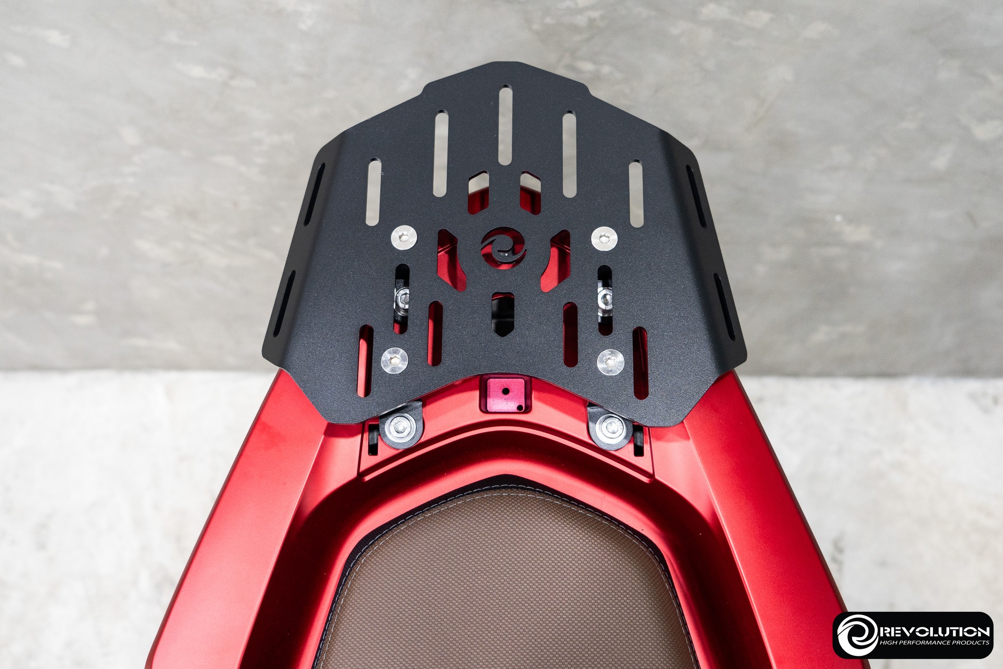 แผ่นรองกล่องท้ายเบาะ 2D (พร้อมขาตัดพับ) REVOLUTION PCX-160 NEW2025- ดำ ราคา 1,500 บาท/ชุด