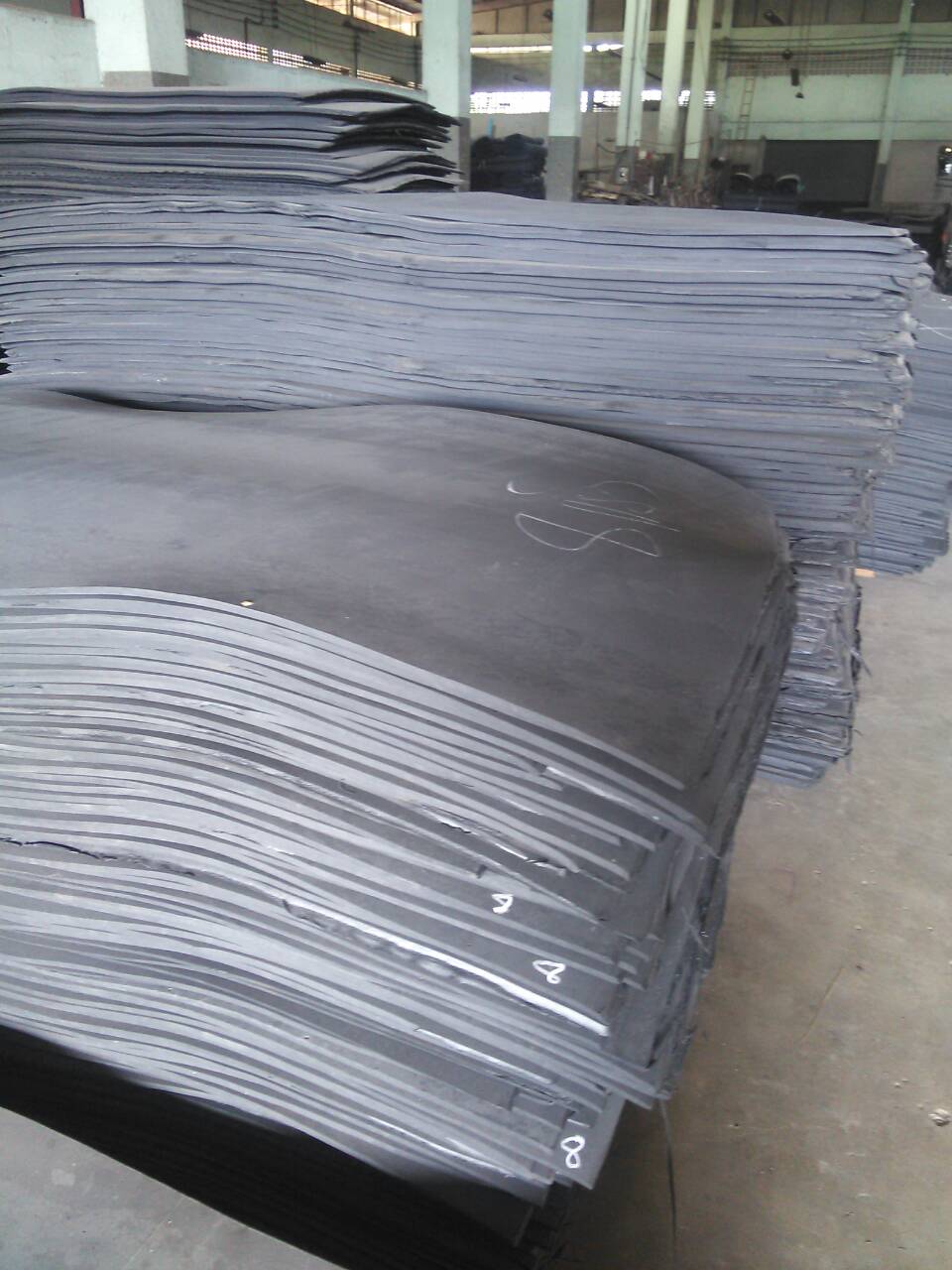 แผ่นยางeva สีดำเรียบ/ลายกันลื่น หนา20 mm. กว้าง 130 cm.ยาว 240 cm.