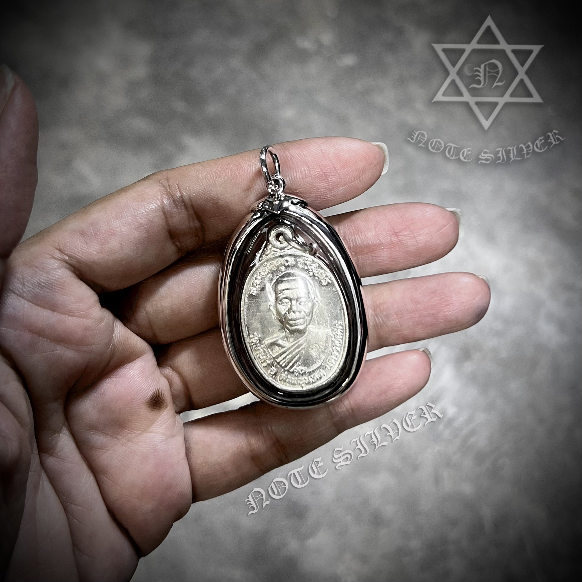 เลี่ยมกรอบผ่าหวาย พร้อมพลาสติกกันน้ำ Sterling Silver 925 NSSV3133