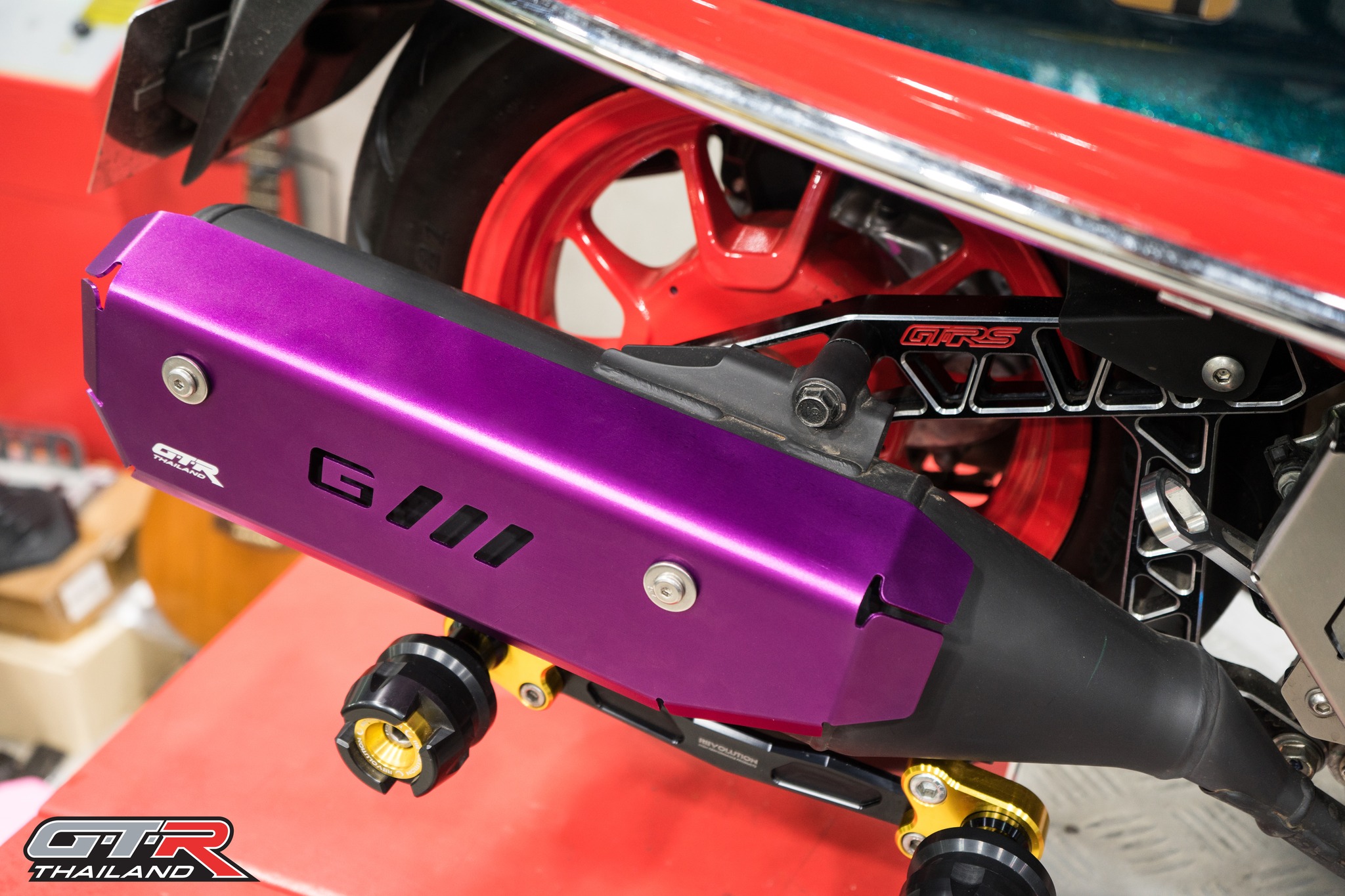 ครอบท่อไอเสีย GTR THAILAND GIORNO+ - แดง - ทอง- ดำ-เขียว- น้ำเงิน - ส้ม - ม่วง ราคา 880 บาท/ตัว