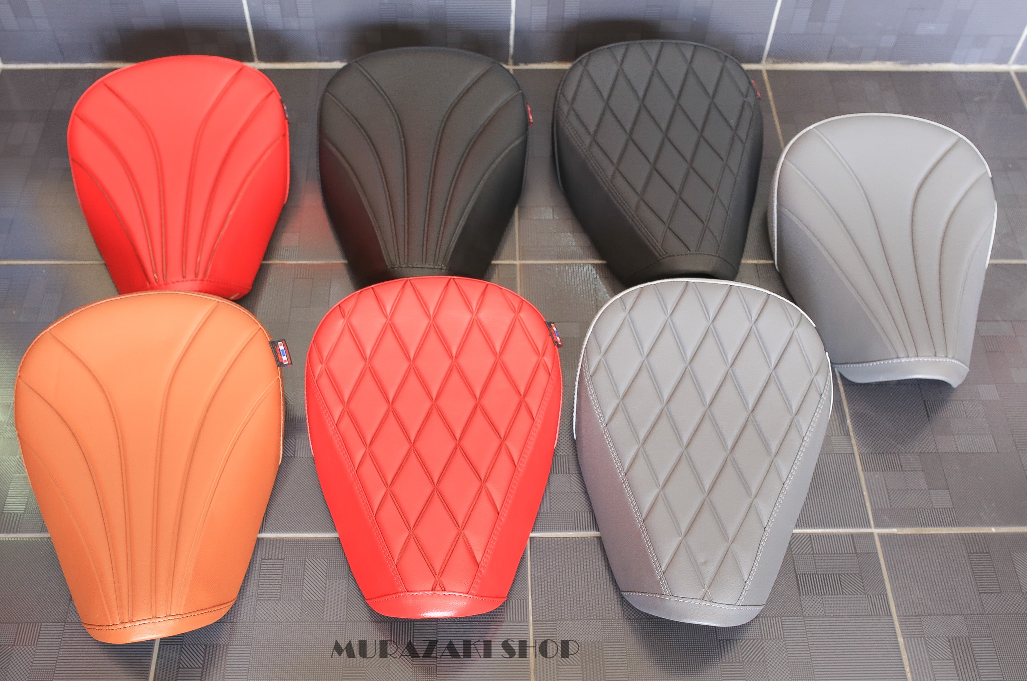 เบาะหน้าหลัง HONDA C125 หน่อยวัดด่าน มี2ลาย สีแดง ดำ น้ำตาล ชุดละ3500 ซื้อแยกหน้า2000หลัง1500ครับ