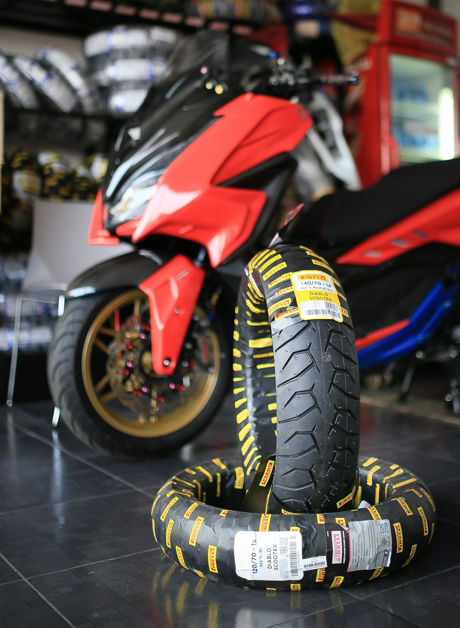 ยาง Pirelli Diablo Scooter 120/70-15 ราคา1840 140/70-14 ราคา2110 คู่ละ3950