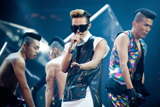 [PRE-ORDER] G-Dragon - 2013 G-Dragon World Tour DVD [ONE OF A KIND THE FINAL in SEOUL+WORLD TOUR]