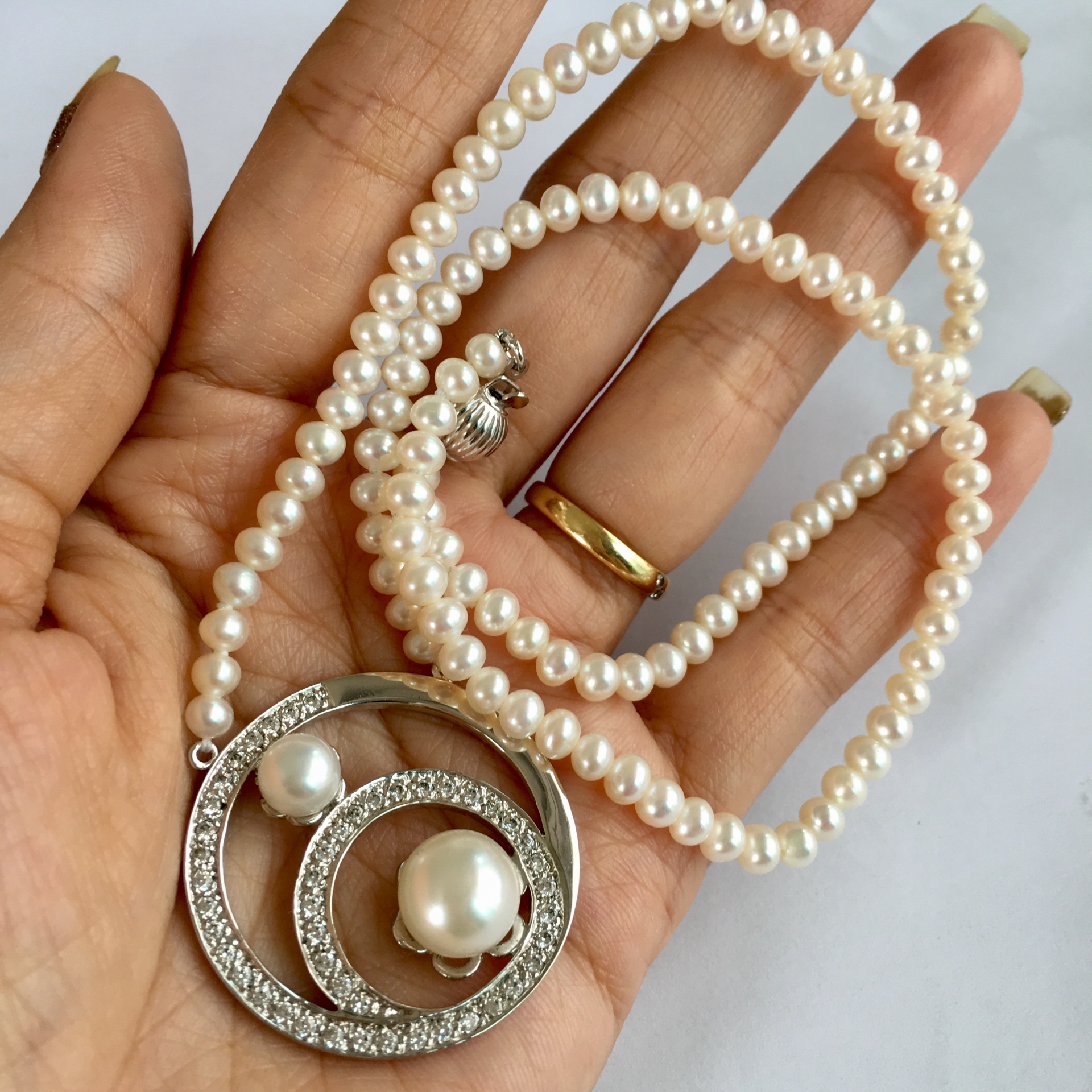 สร้อยคอไข่มุกแท้ร้อยกับจี้ ดีไซเก๋