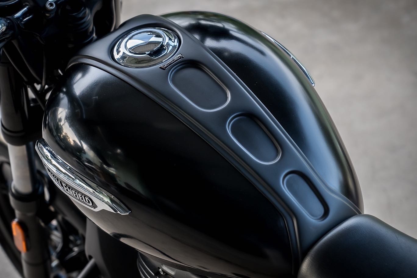 Royal Enfield METEOR 350 (เมธิออ 350) 1.หน้ากากโม่งใหญ่ 3990฿ 2.คาดกลางถัง 1950฿ 3.ครอบฝากระเป๋าข้าง 1990฿ 4.ครอบเครื่อง 2300฿ 5.แคชบาร์+อกไก่ 4700฿