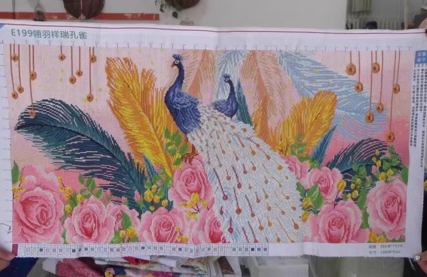 peacock-1038 *พร้อมส่ง* ชุดปักครอสติช ลายนกยูงคู่ในสวนกุหลาบ (ปักเต็มผืนผ้า ไม่มีเดินเส้น ผ้า11CTพิมพ์ลาย ปัก 3 เส้นเล็ก) ขนาด 100*55 ซม.ผ้าครอสติช 11CTพิมพ์ลายปักบนผ้า ไหมคอตตอน 39 สี ผังลาย เข็ม