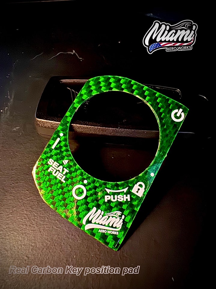 ครอบกุญแจ แต่ง เพียวคาร์บอน MIAMI Real Carbon Key position pad สำหรับ PCX160 ปี21-24,Lead125,Giorno,ADV160 มีให้เลือกตอนนี้ ถึง8สี - Black classic “สีดำคลาสสิค - Blue sky “สีน้ำเงิน ฟ้าคราม - Red Burn “แดงเพลิง“ - Silver Light “แสงสีเงิน“ - Orange u “ส้มข