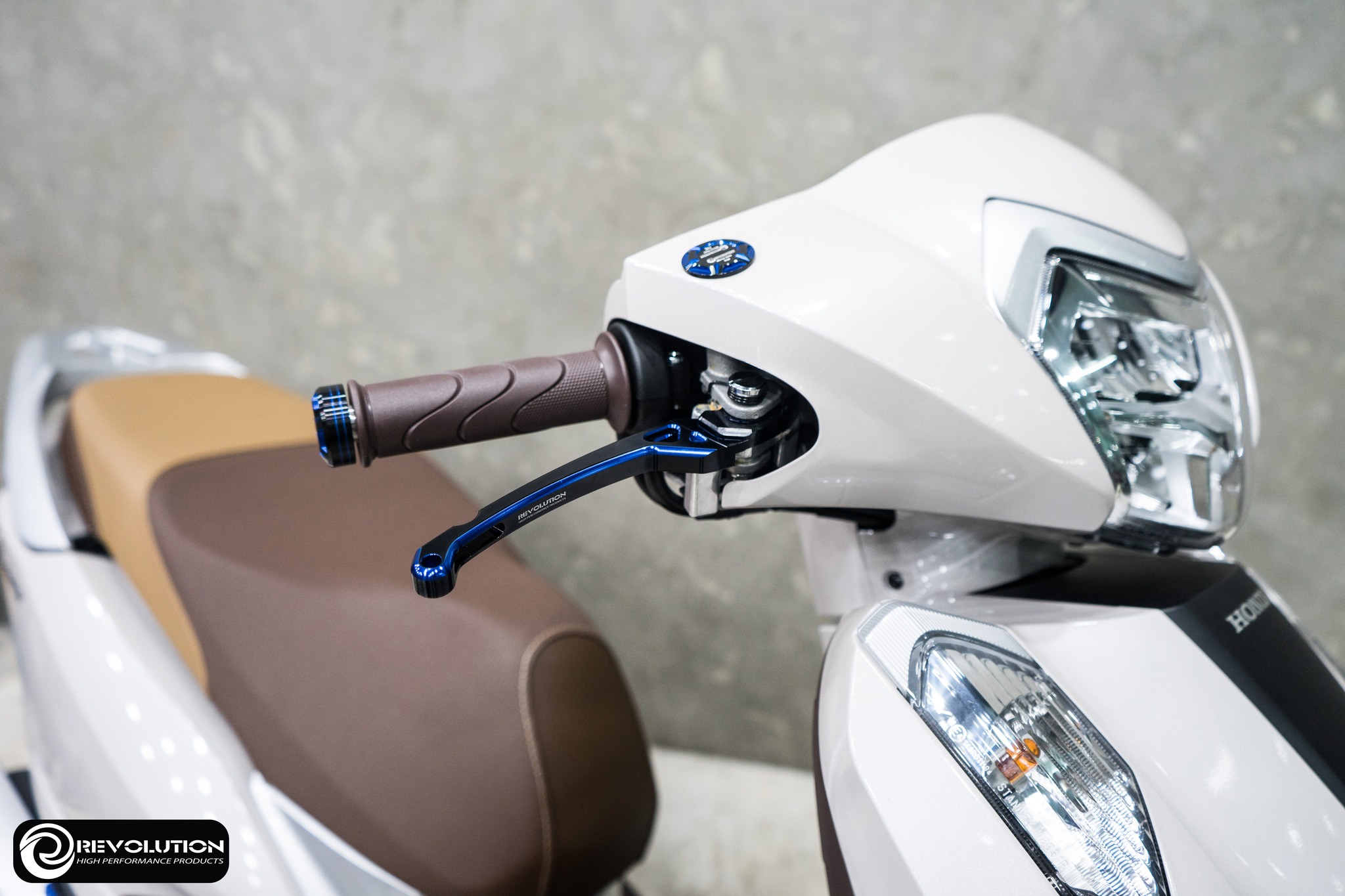มือเบรค CNC ทูโทน REVOLUTION LEAD-125 NEW2025/SCOOPY NEW2025 - ดำแดง - ดำทอง - ดำเทา - ดำส้ม - ดำน้ำเงิน - ดำเขียว - ดำม่วง ราคา 1,850 บาท/คู่