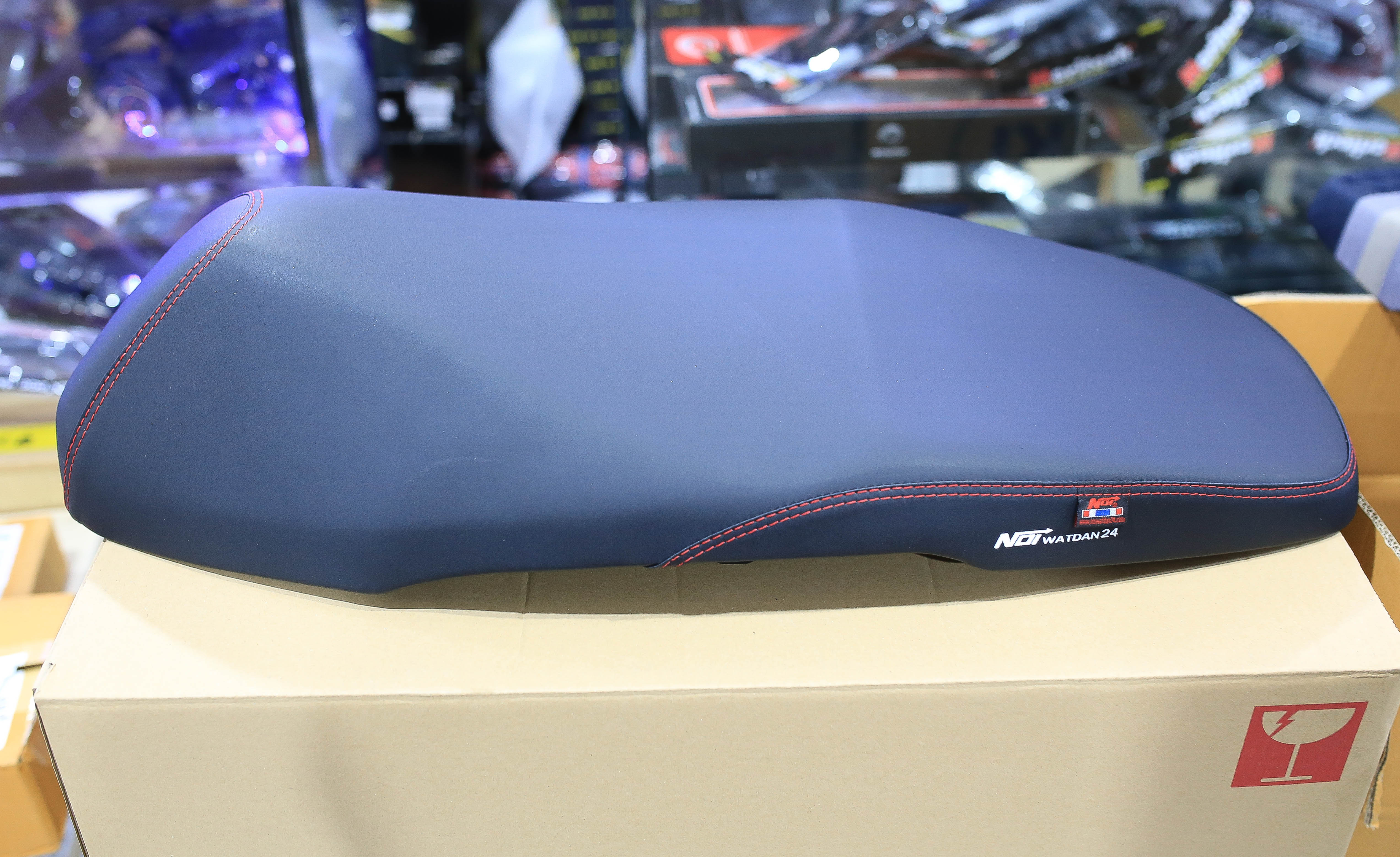 เบาะ LEAD 125 ปาด2ตอนผ้าเรดเดอร์ด้ายแดง-ผ้าเบาะbride หน่อยวัดด่าน โครงแท้