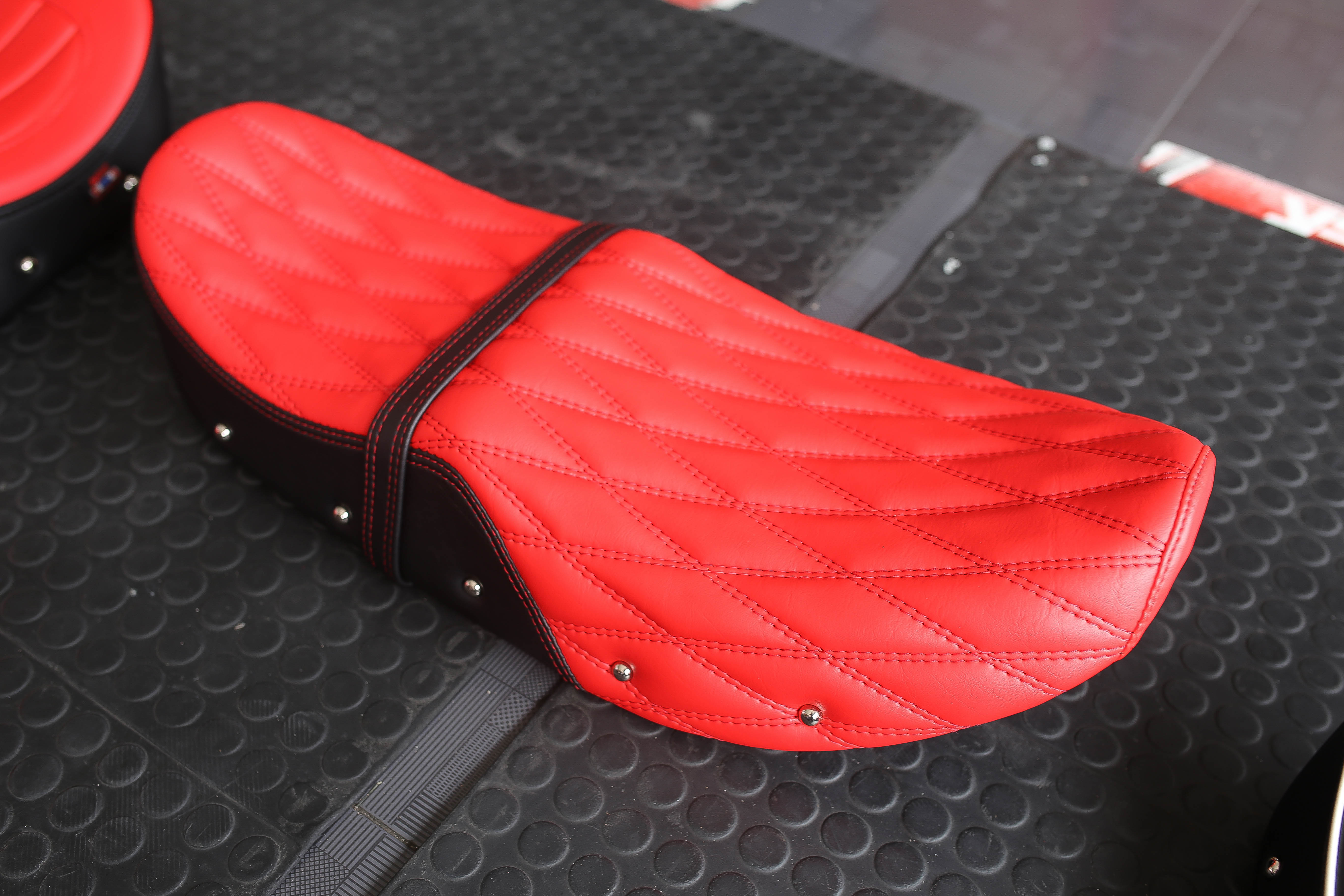 สินค้าใหม่ เบาะ DAX125 หน่อยวัดด่าน มี5สี13ลาย โครงเทียม สวยเข้ารูป