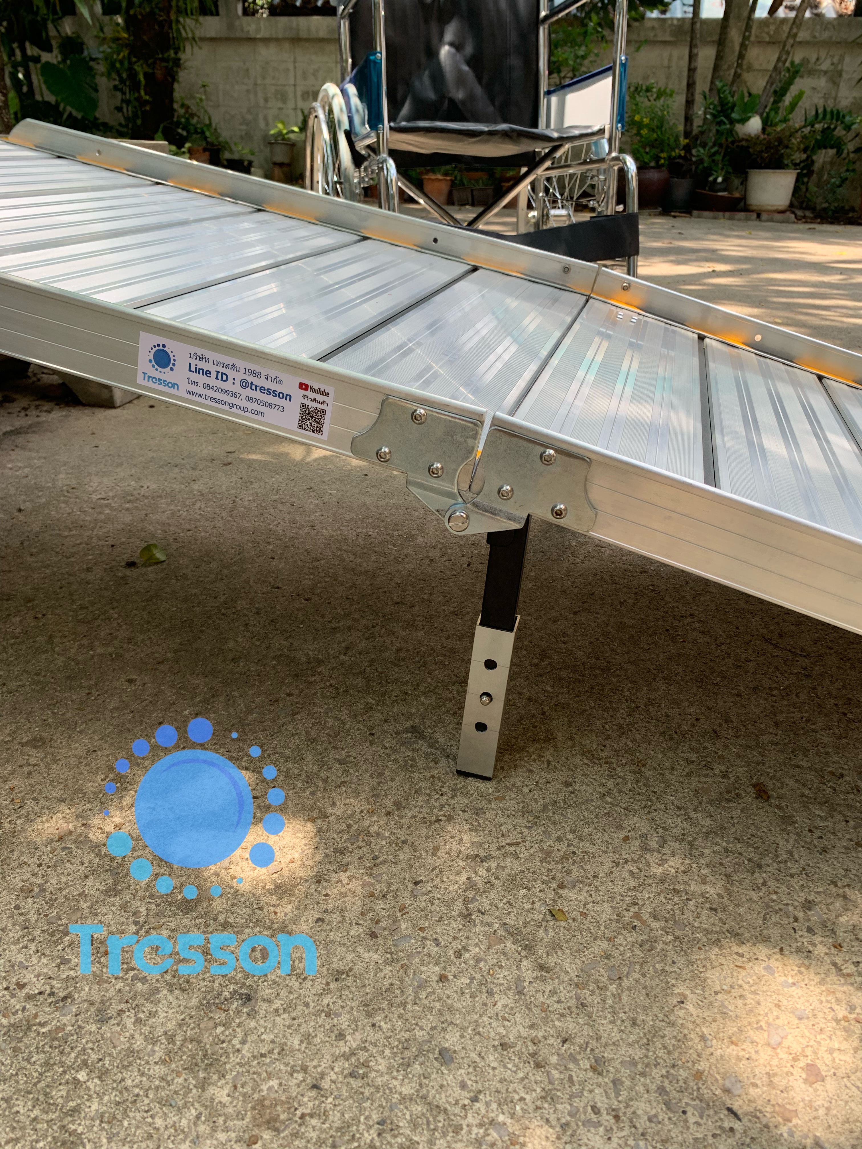 ทางลาดรถเข็นอลูมิเนียมยาวพิเศษ198ซม (198x75x5.5cm) มีขาตั้ง แบบพกพาได้ พับครึ่งขึ้น-ลง หนัก17 kg รับนน.สูงสุด300kg.** มีของพร้อมส่ง - Aluminium Rp 198x75x5.5cm.นน.17 kg