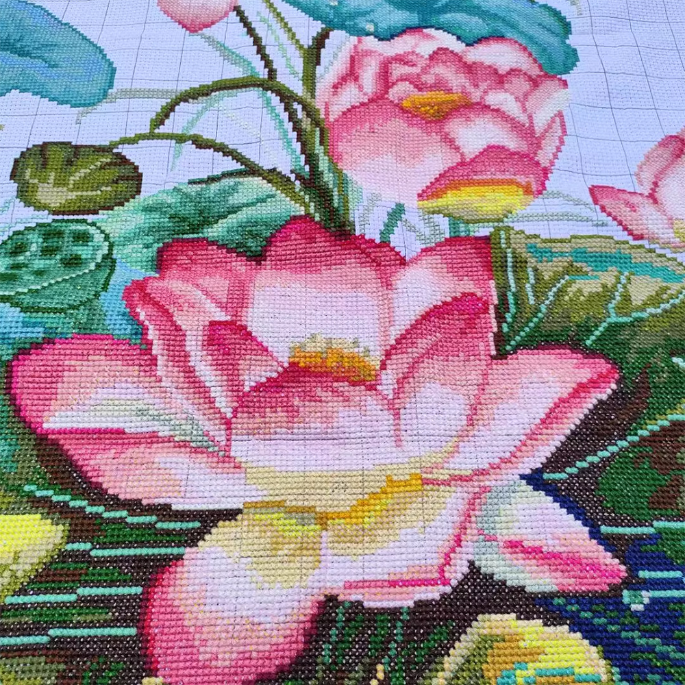 bua-1101 *สินค้าหมด* ชุดปักครอสติช ลายบึงบัว (ไม่มีเดินเส้น ปักครั้งละ 3 เส้นเล็ก) ขนาด 67*120 ซม.ผ้าครอสติช 11CTพิมพ์ลายปักบนผ้า ไหมคอตตอน 46 สี ผังลาย เข็ม