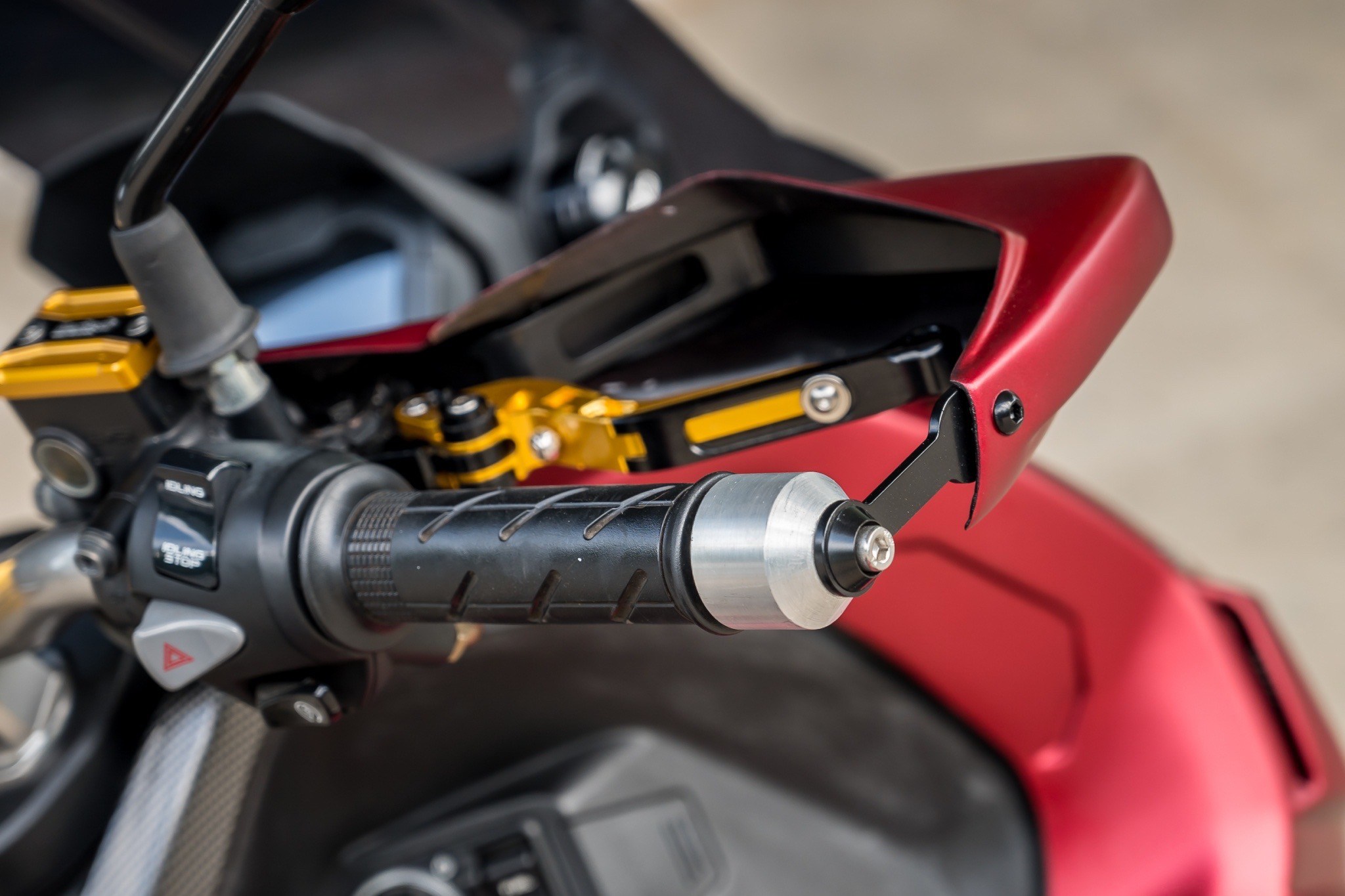 ชุดการ์ดแฮนด์มีไฟ(เดย์ไลท์+ไฟเลี้ยว) MOTOZAAA ADV150 รุ่นอืนๆก็ใส่ได้ ราคา2500฿ สีมีดำด้าน แดง เทา สีอืนสั้งได้