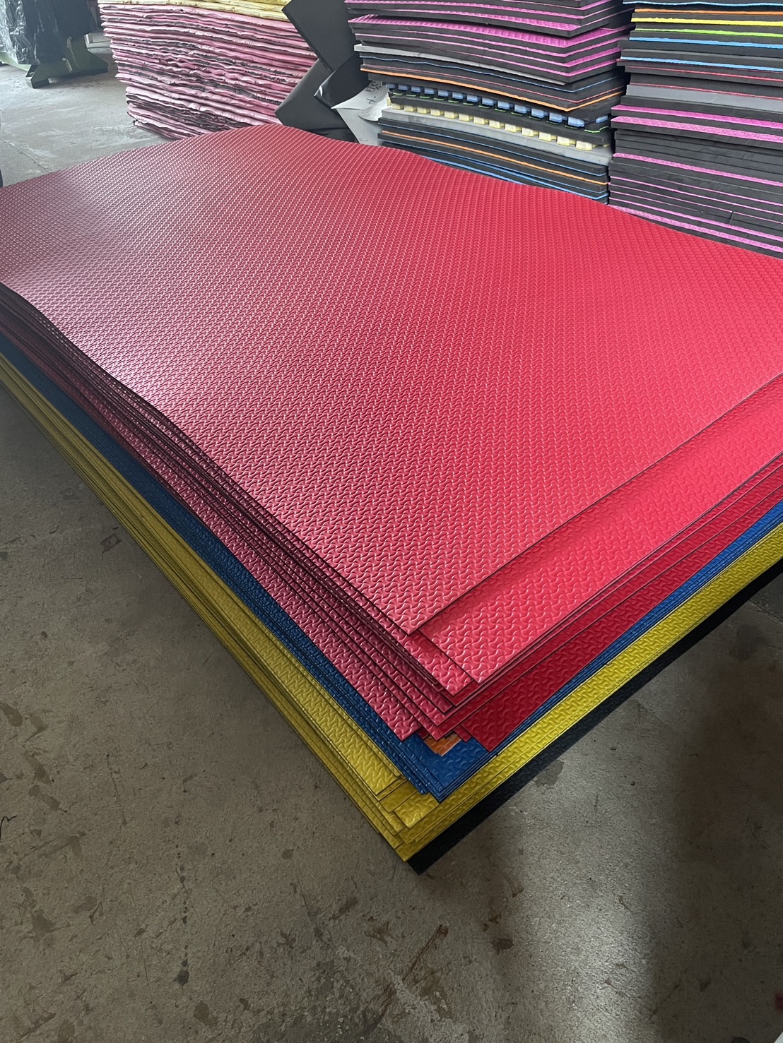 แผ่นยาง หนา 10 mm. ขนาด 130x240 cm.