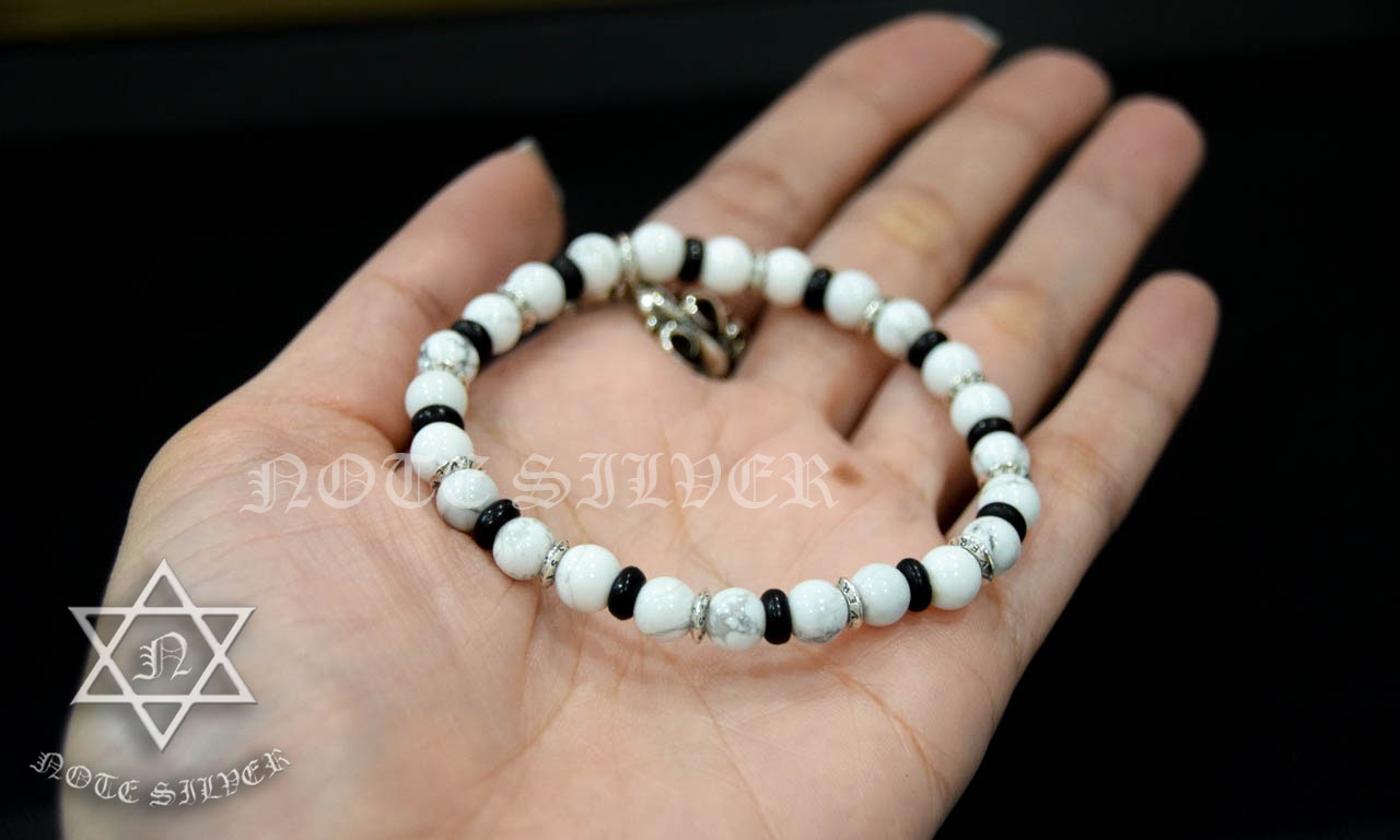 สร้อยข้อมือโฮวไลท์ สลับเงินแท้และกะลาตาเดียว ปลุกเสกแล้ว วัดศีรษะทอง (วัดพระราหู) NSSV2044