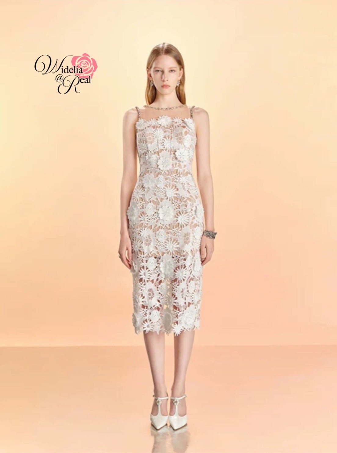 Korea Dress เดรสแขนกุด ทรงเข้ารูป เย็บขอบด้วยเพชร