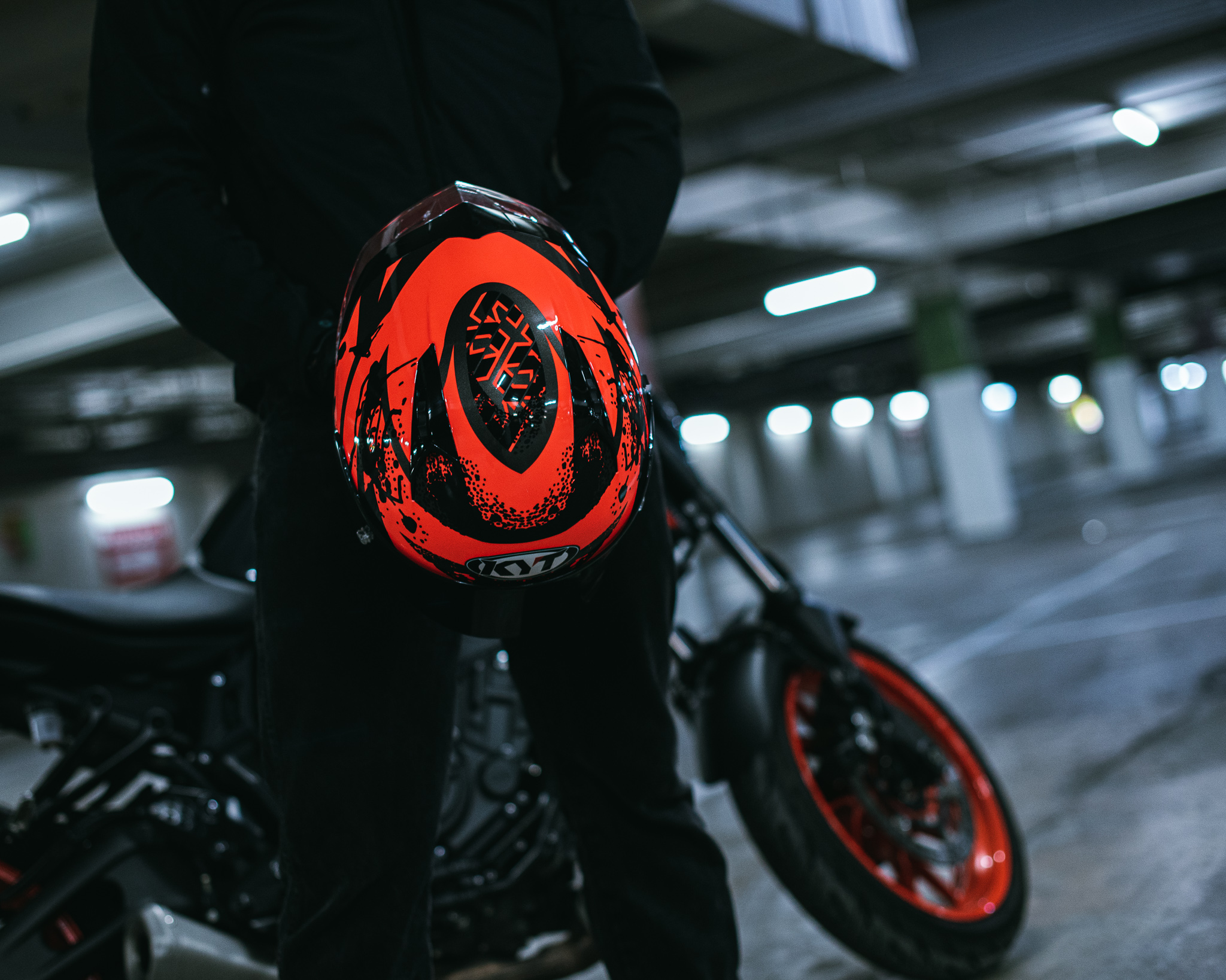 หมวกกันน็อค KYT ลาย Graphic Neutron สีแดง-ดำ