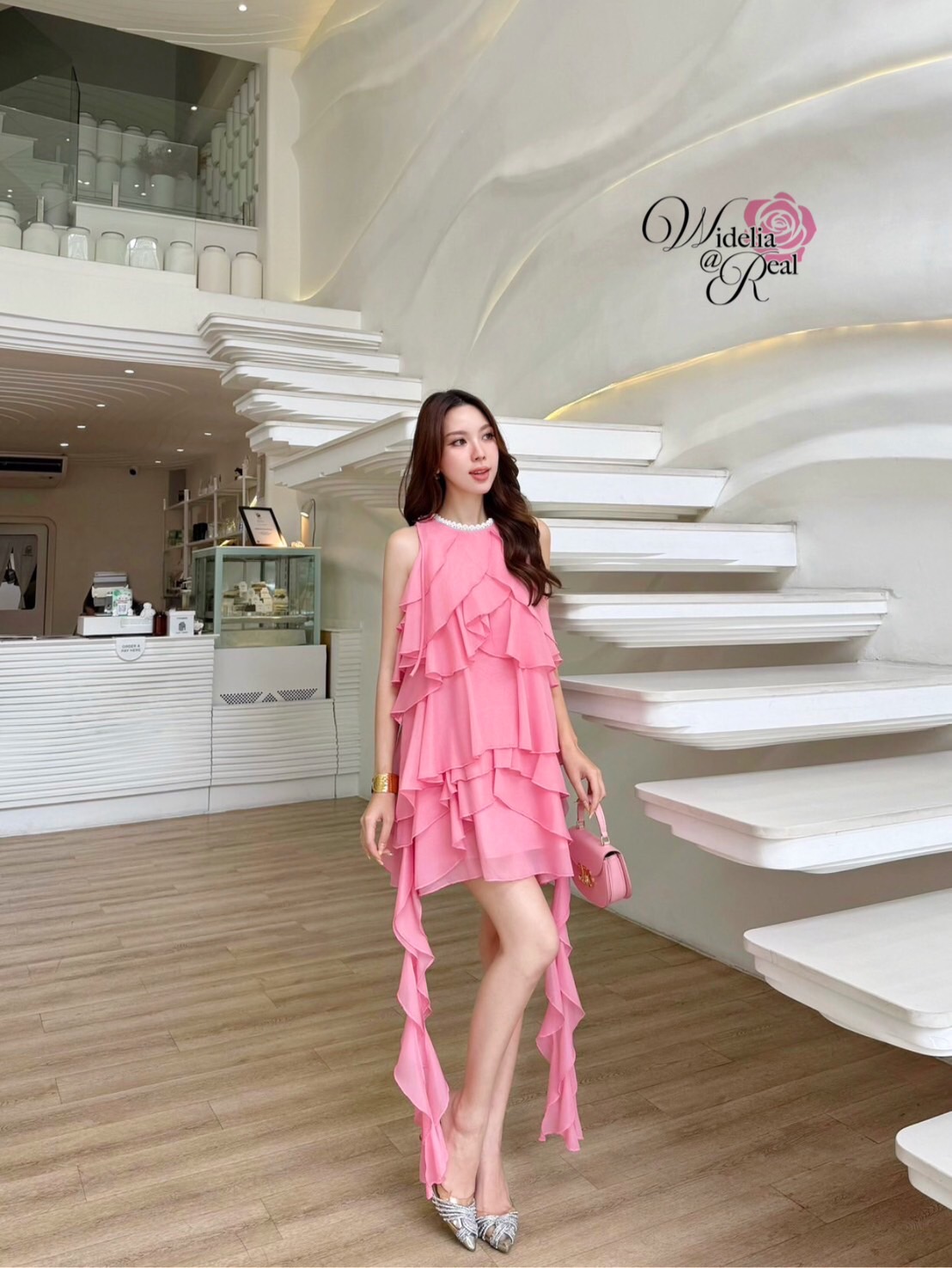 Korea Dress เดรสระบาย ทรงปล่อย แขนกุด ไหล่เย็บโบว์แต่งเพชร เนื้อผ้าซิลค์
