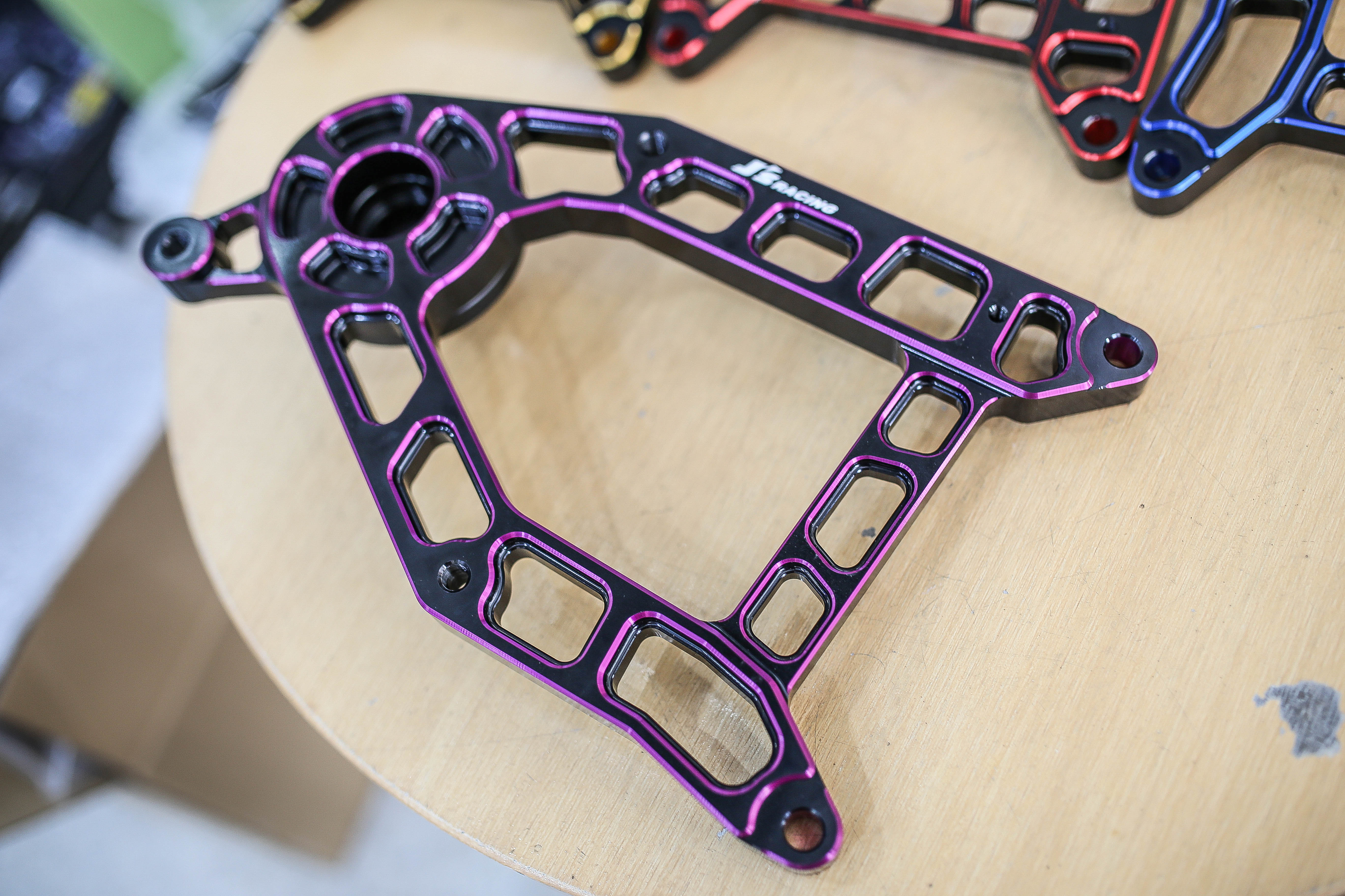 สวิงอาร์ม Giorno125 JS สีทูโทน ชุดละ5300 สีแดง สีทอง สีม่วง สีเขียว สีน้ำเงิน