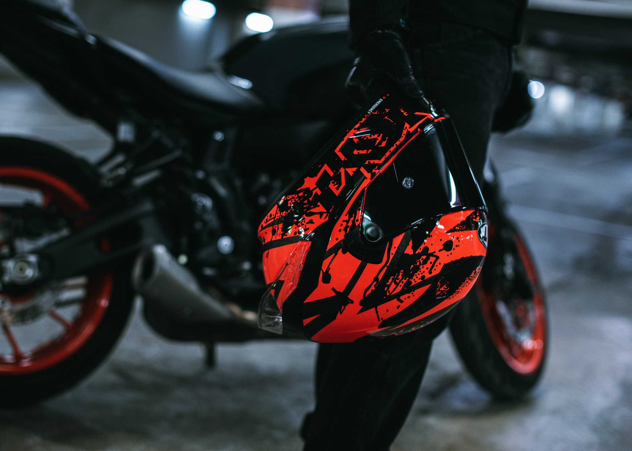 หมวกกันน็อค KYT ลาย Graphic Neutron สีแดง-ดำ