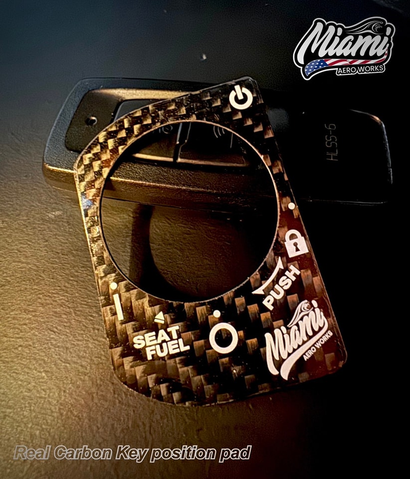 ครอบกุญแจ แต่ง เพียวคาร์บอน MIAMI Real Carbon Key position pad สำหรับ PCX160 ปี21-24,Lead125,Giorno,ADV160 มีให้เลือกตอนนี้ ถึง8สี - Black classic “สีดำคลาสสิค - Blue sky “สีน้ำเงิน ฟ้าคราม - Red Burn “แดงเพลิง“ - Silver Light “แสงสีเงิน“ - Orange u “ส้มข